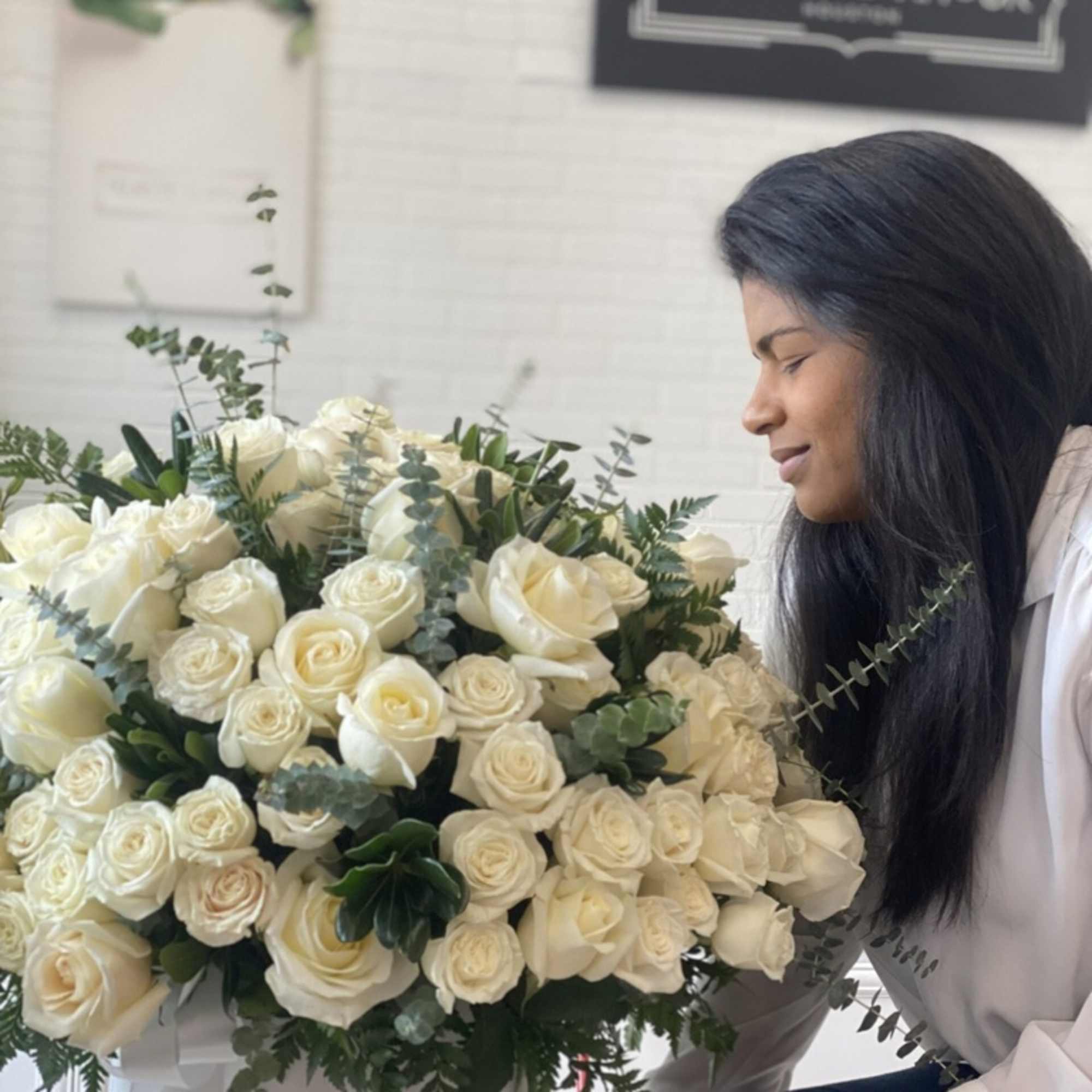Large bouquet of white roses in a white hatbox