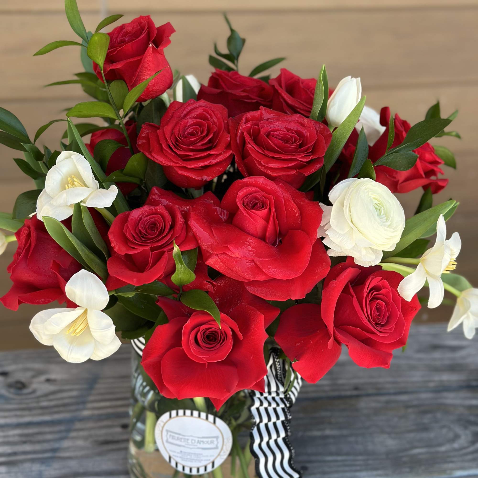 Bouquet of red roses and white flowers in a glass vase, photo 2 of 3