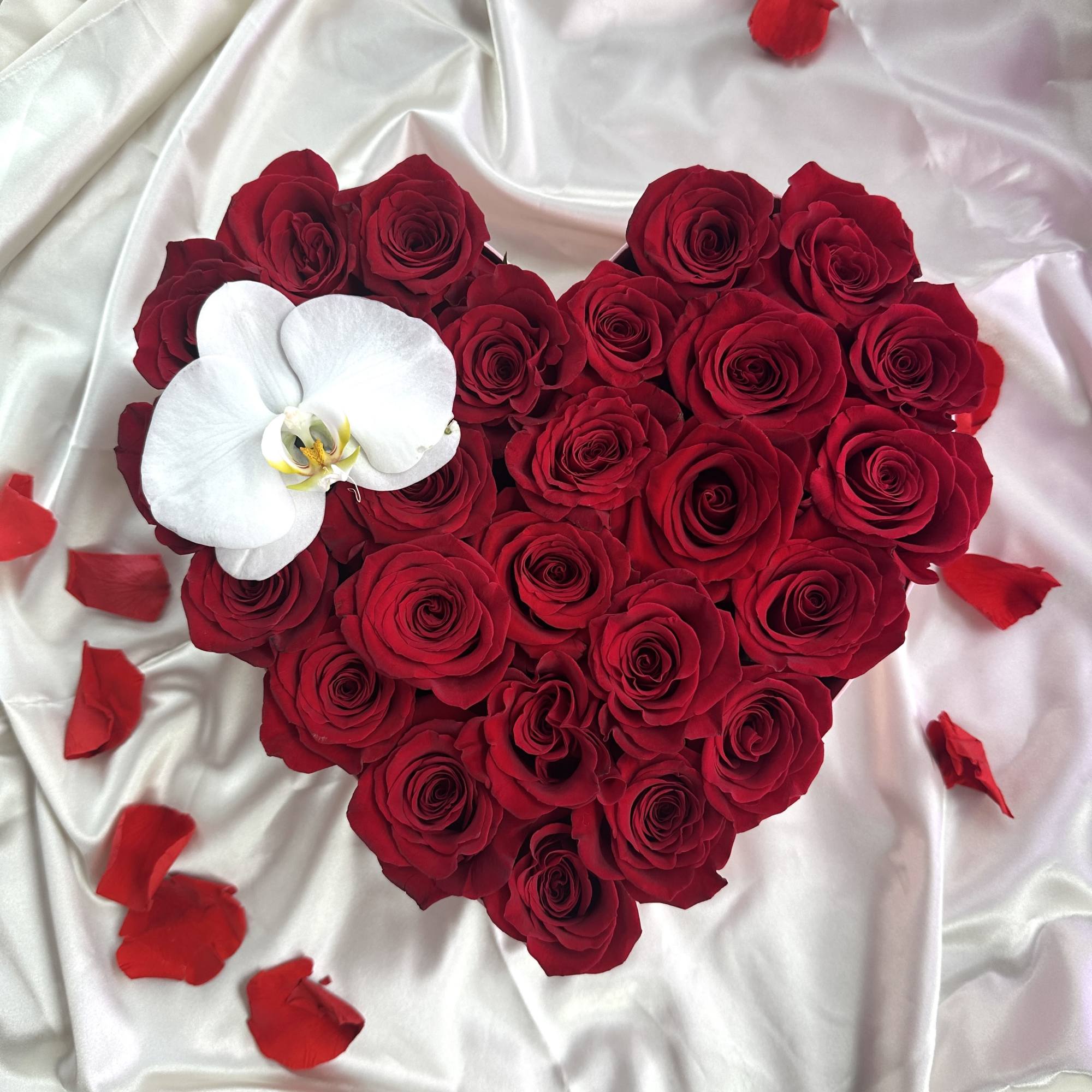 Perfect for Valentine&rsquo;s Day, anniversaries, proposals, or any day meant to celebrate