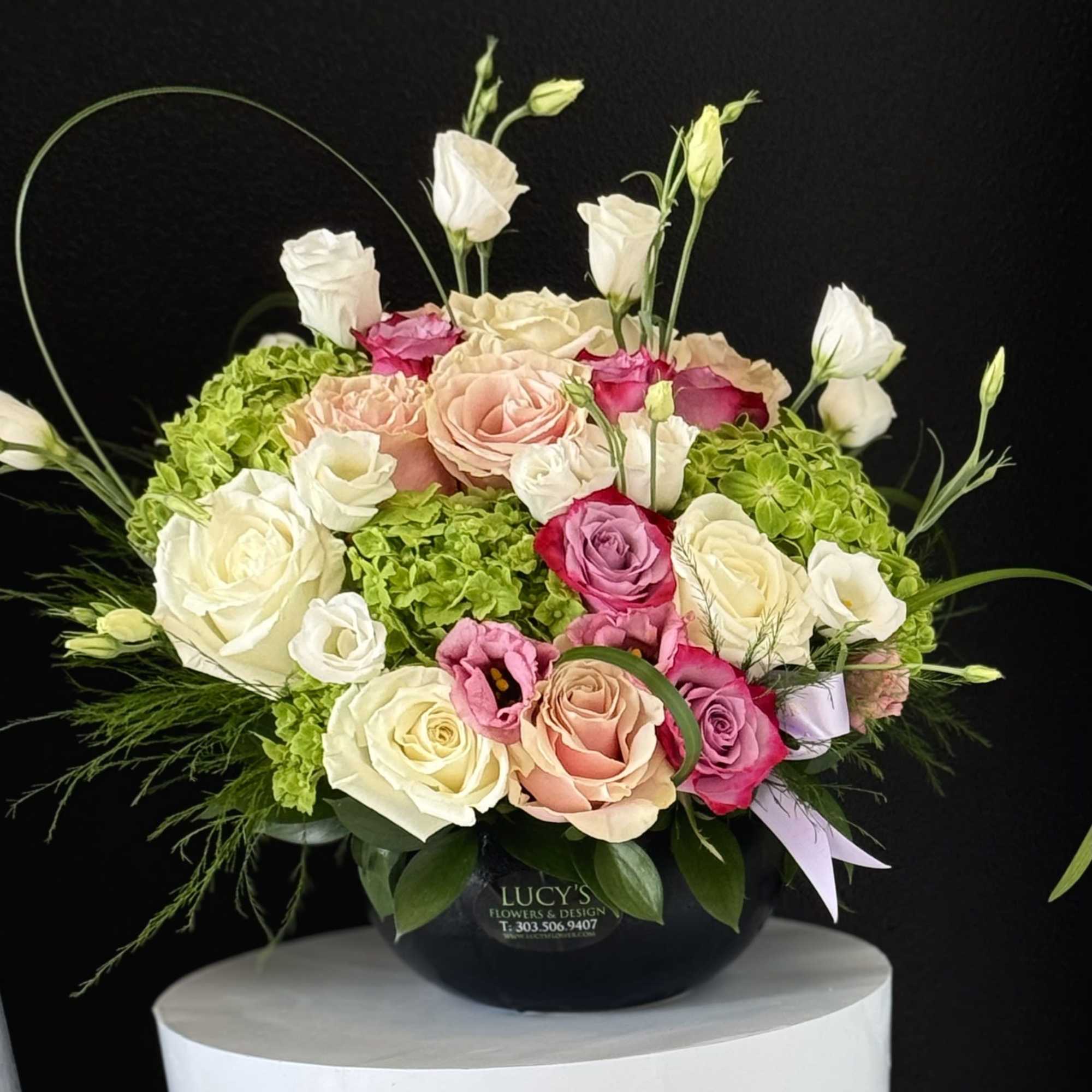 A sculptural arrangement that lives up to its name. Nestled in a