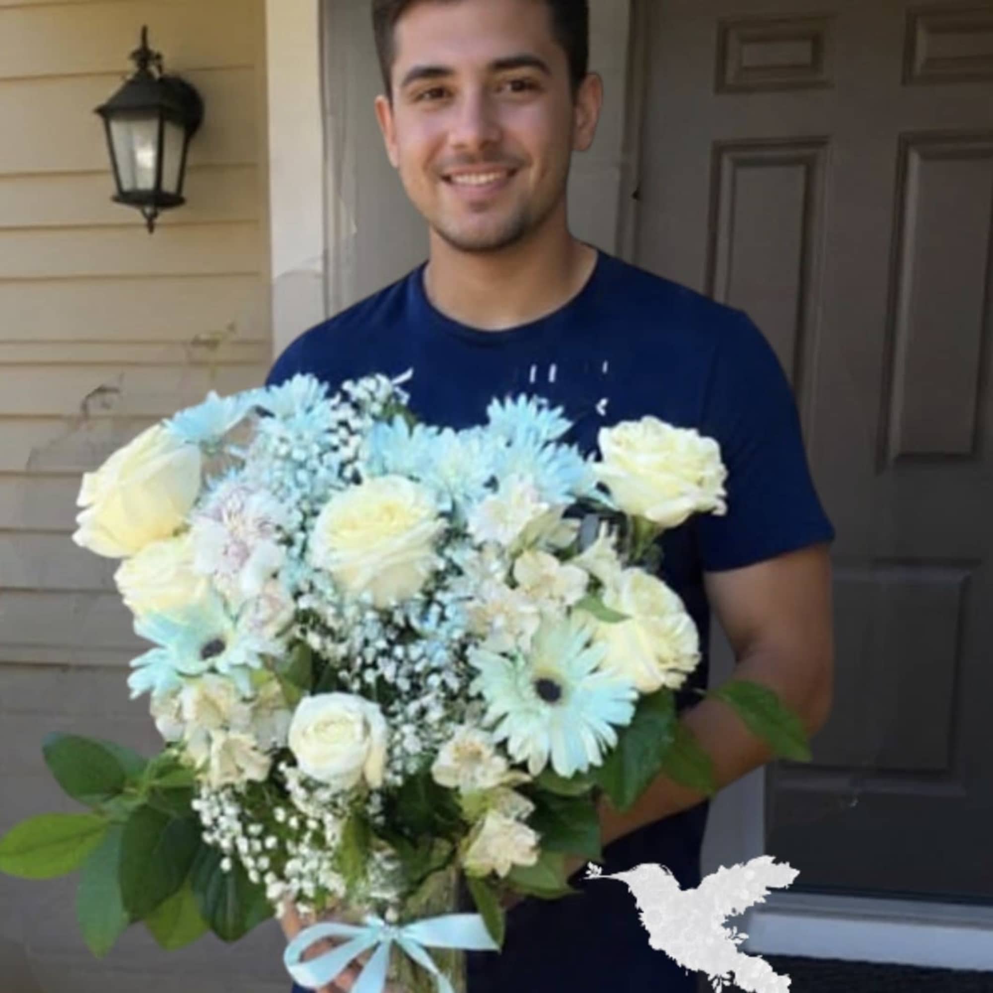 Delight your recipient with Orchids Little Secret Boutique Brilliant beige white roses, photo 2 of 2