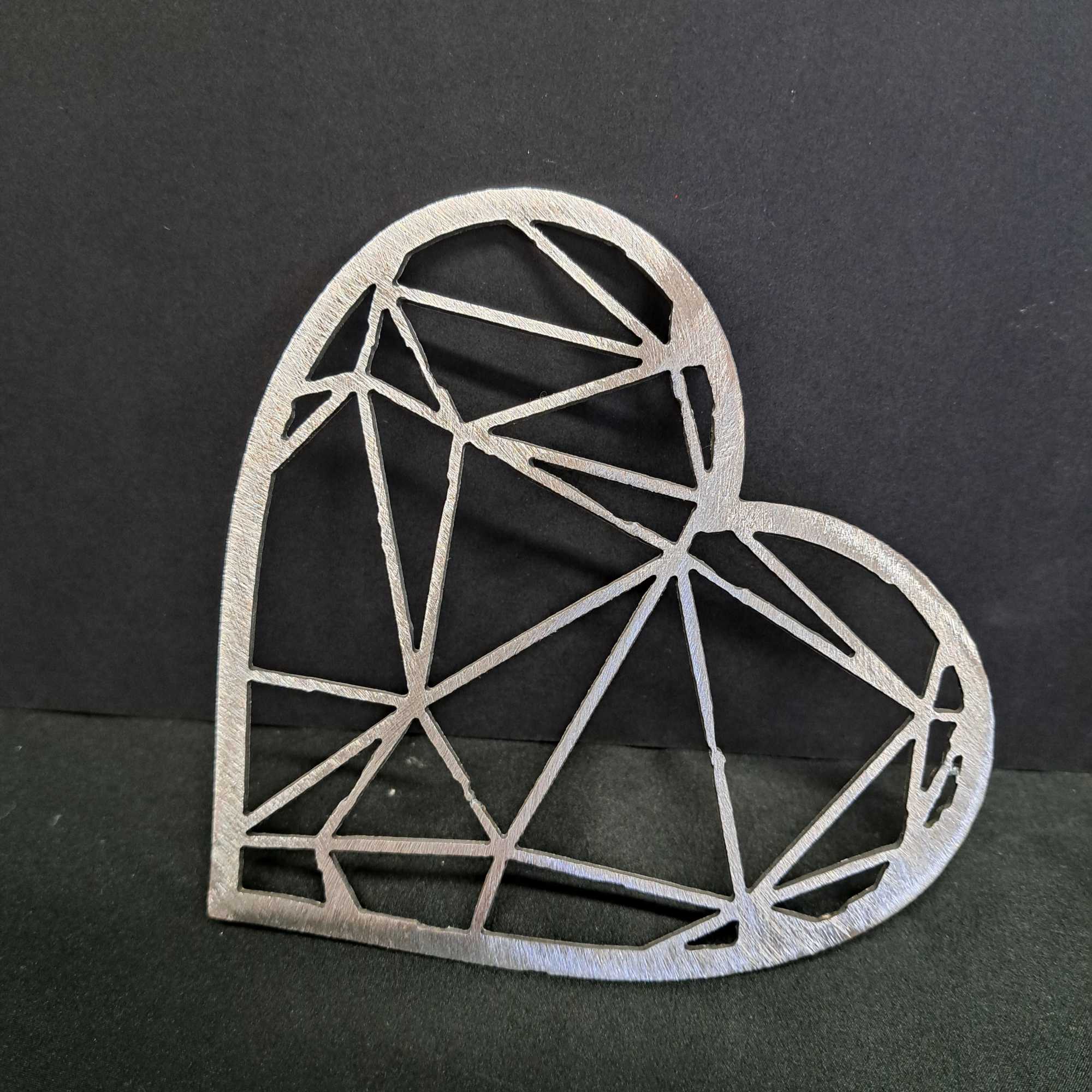 Bold geometric lines form the first impression of this metal heart wall, photo 2 of 2