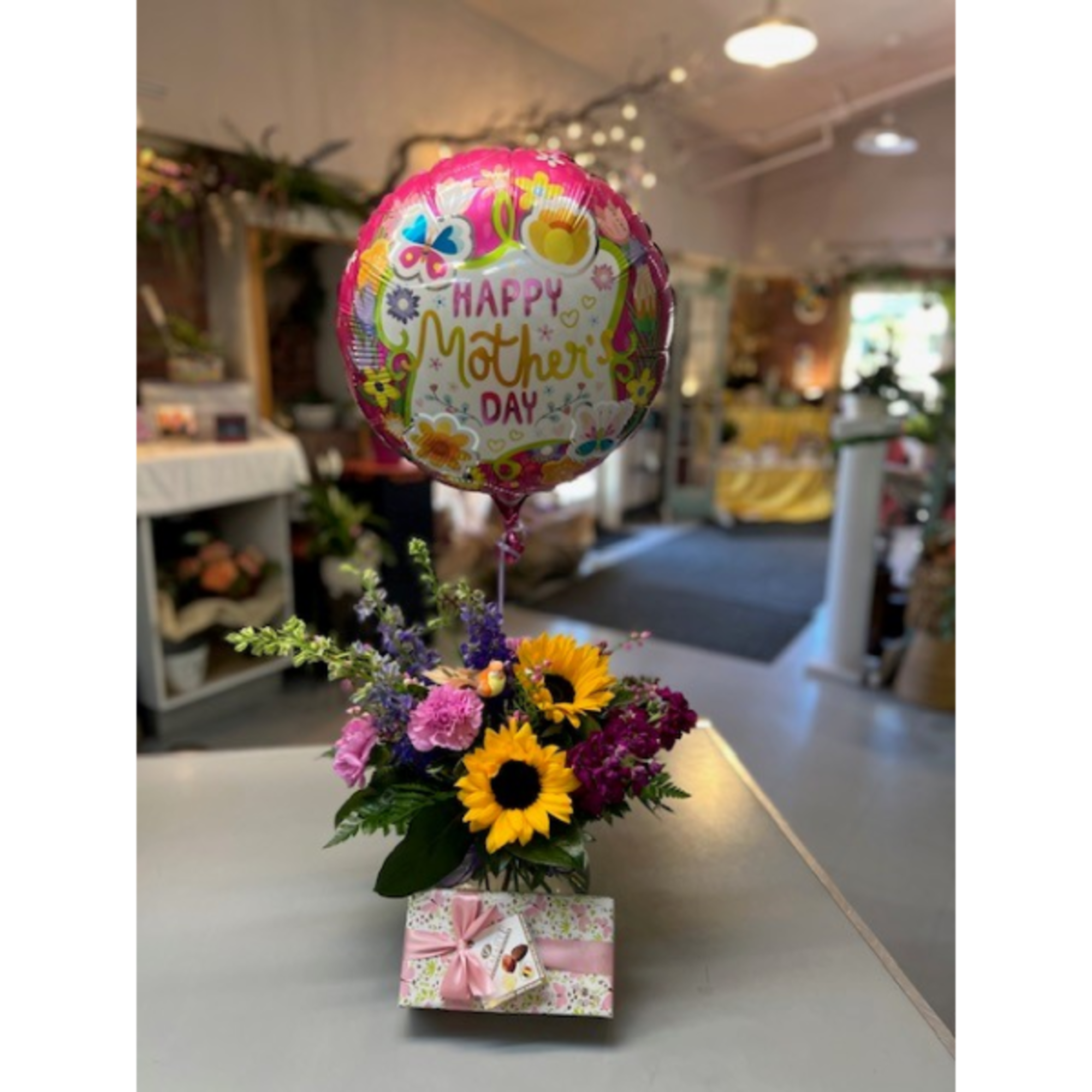Show your appreciation with our Sunsational arrangement. Sunsational comes with bright yellow