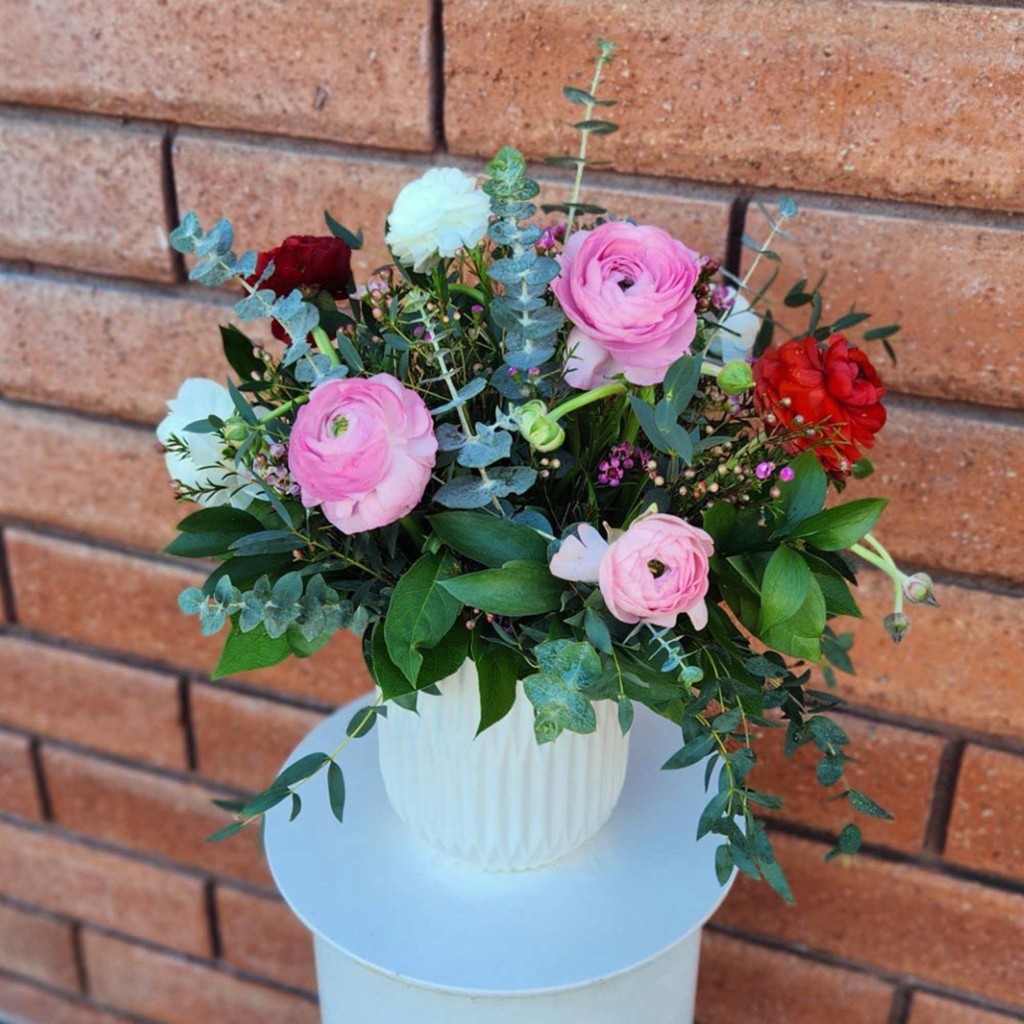 Ranunculus Garden Charm

Delight someone special with the whimsical beauty of imported ranunculus.
