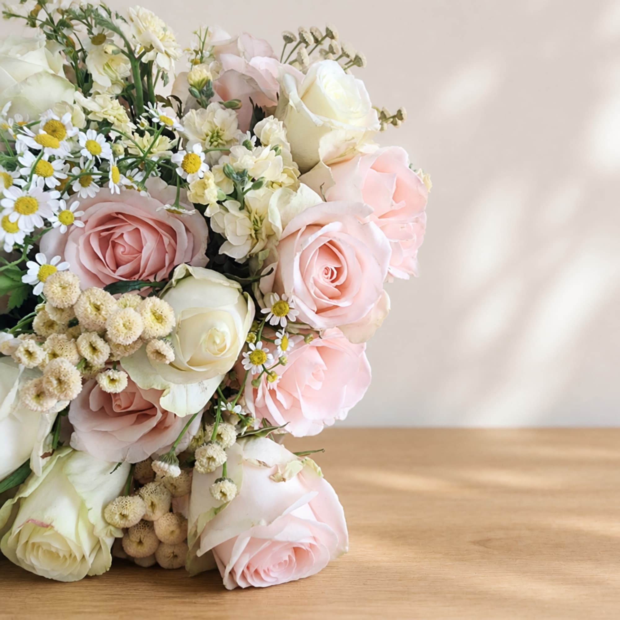 Bouquet of pale pink and white roses with small daisy-like flowers, photo 3 of 4