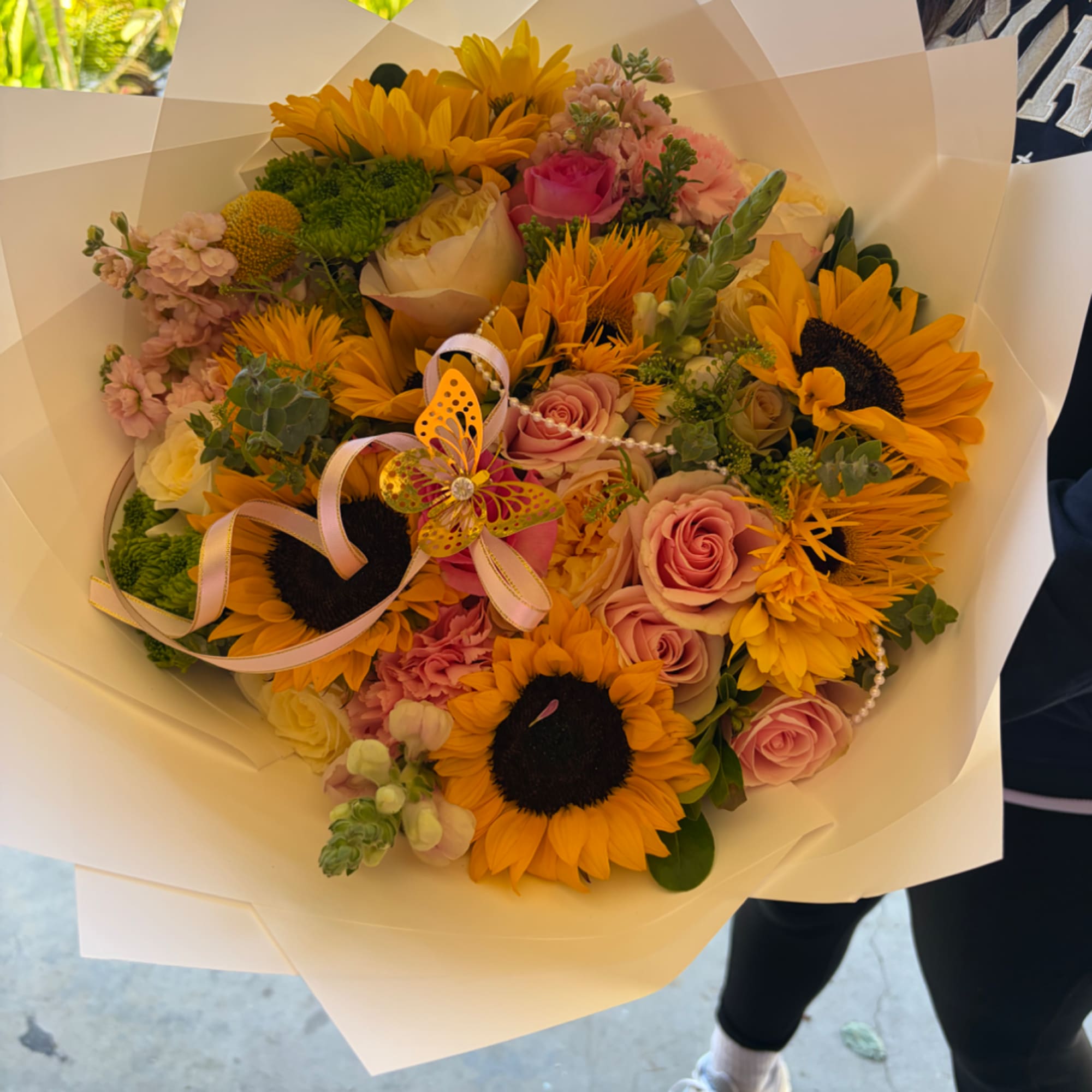 Bouquet of sunflowers and pink roses wrapped in white paper, photo 2 of 4