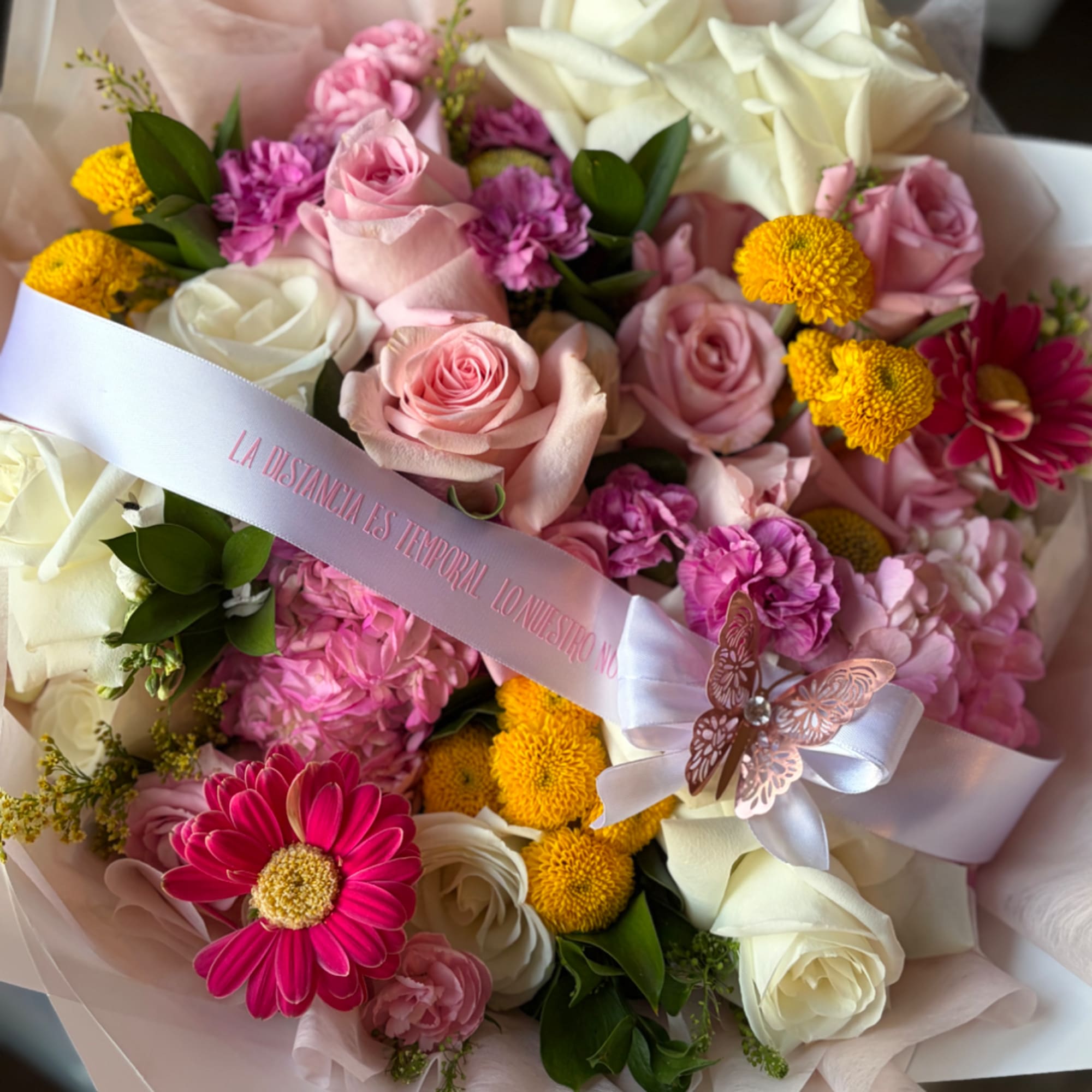 Bouquet of pink and white roses with yellow and magenta daisies