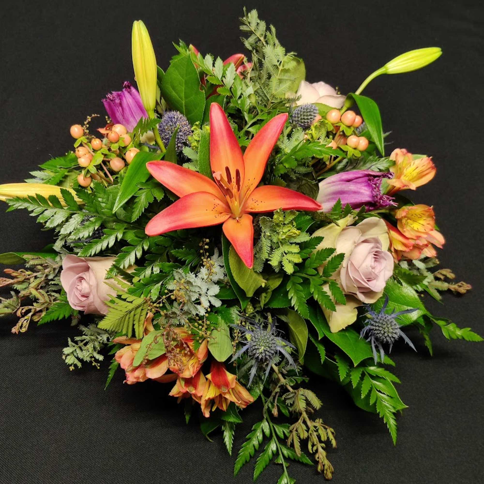 Easy to transport with you to the festivities. Small autumn centerpiece for