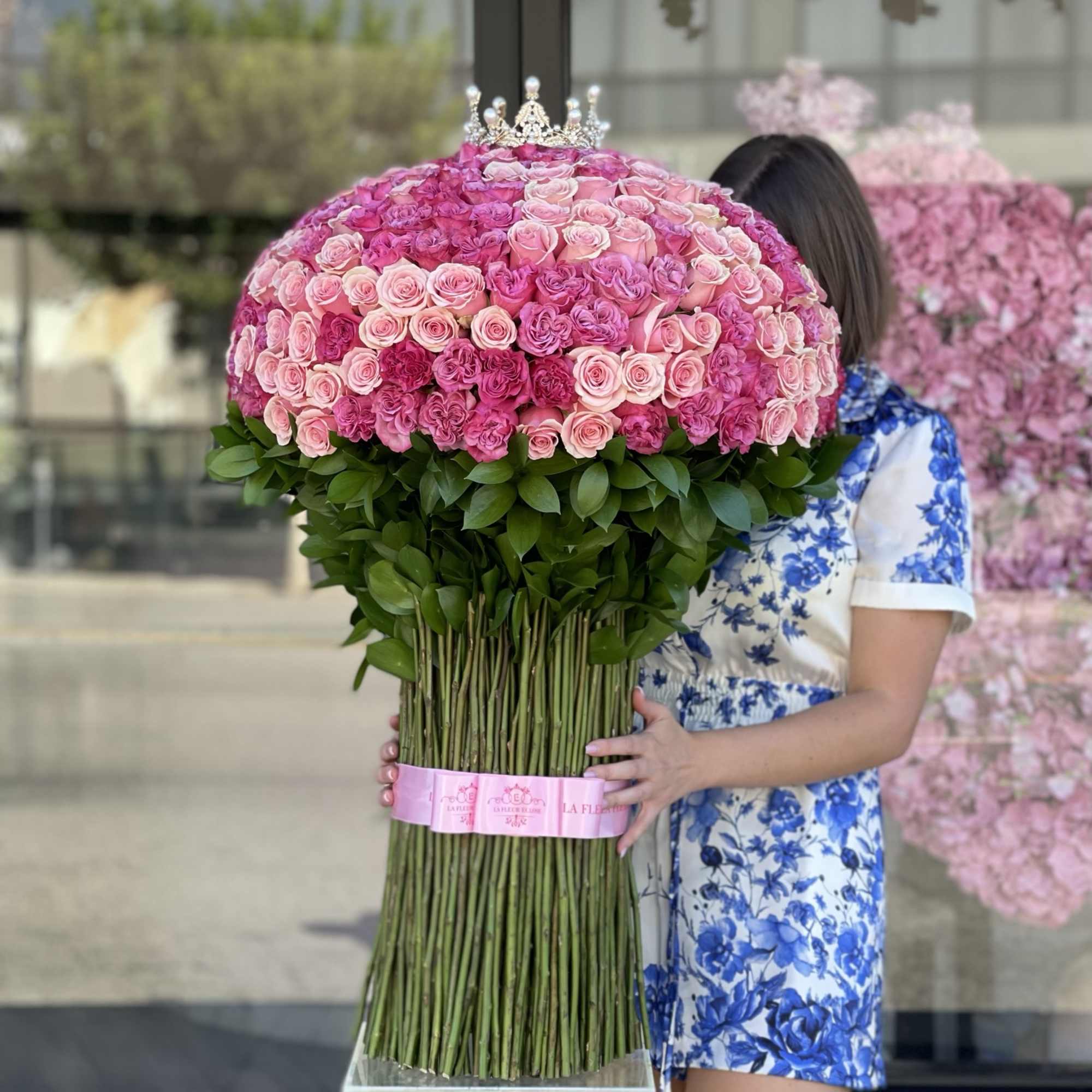 Large bouquet of pink roses with a crown topper, photo 2 of 2
