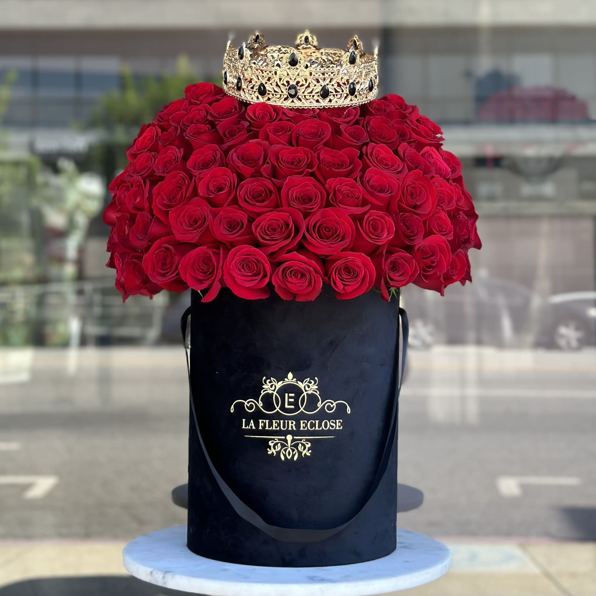 50 roses with crown , photo 3 of 3