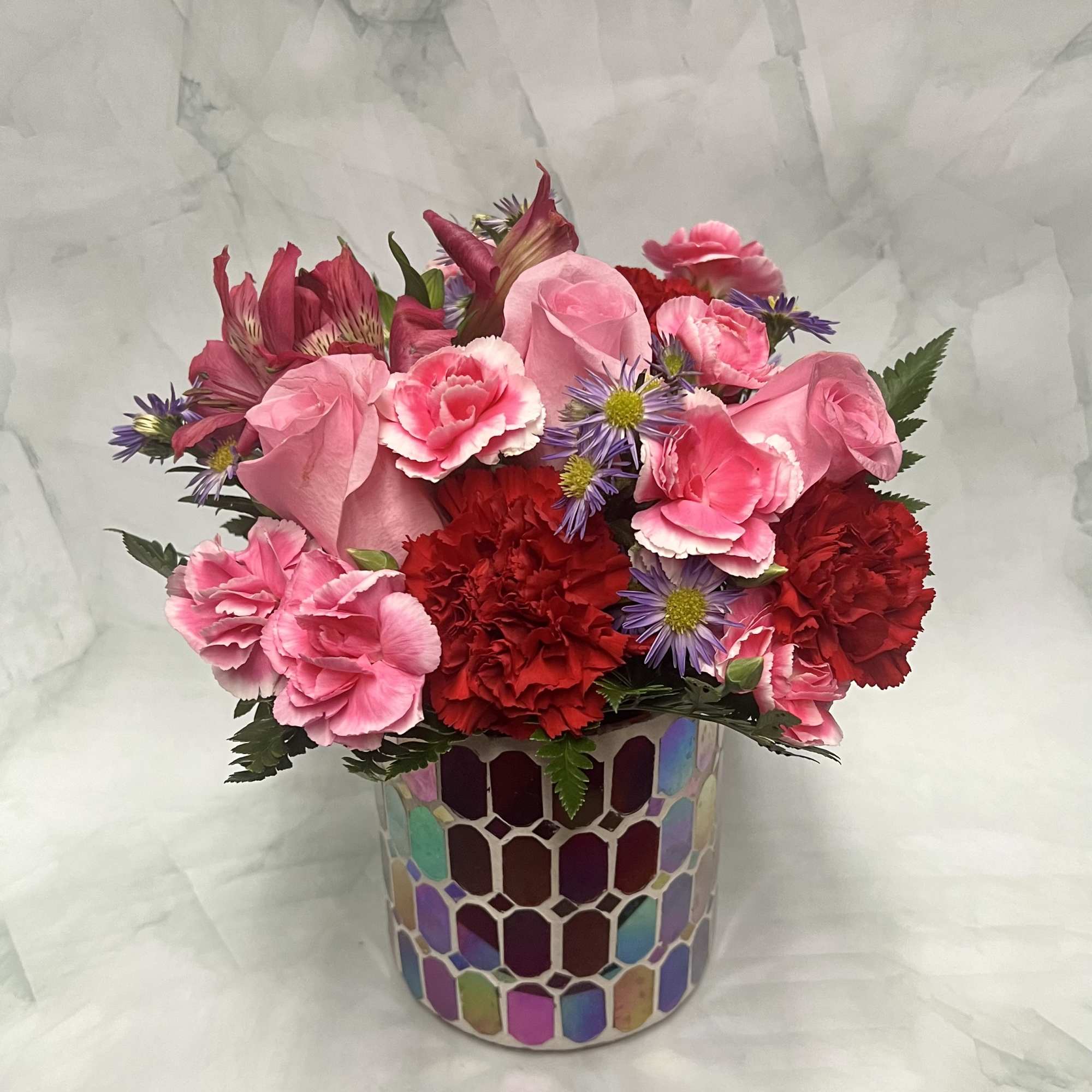 Pink and red mixed bouquet in a mosaic ceramic vase