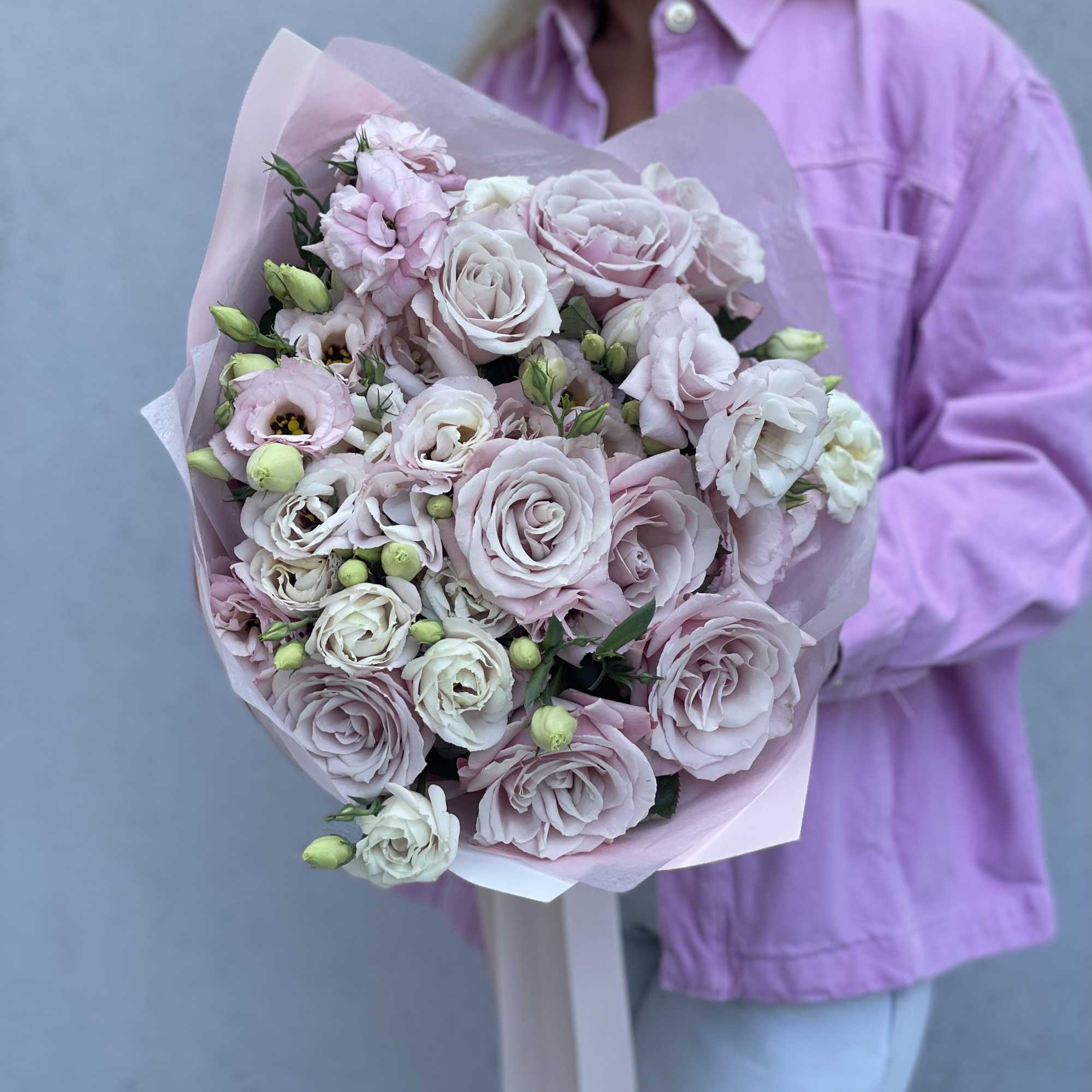 Bouquet of pale pink and white roses wrapped in pink paper, photo 9 of 10