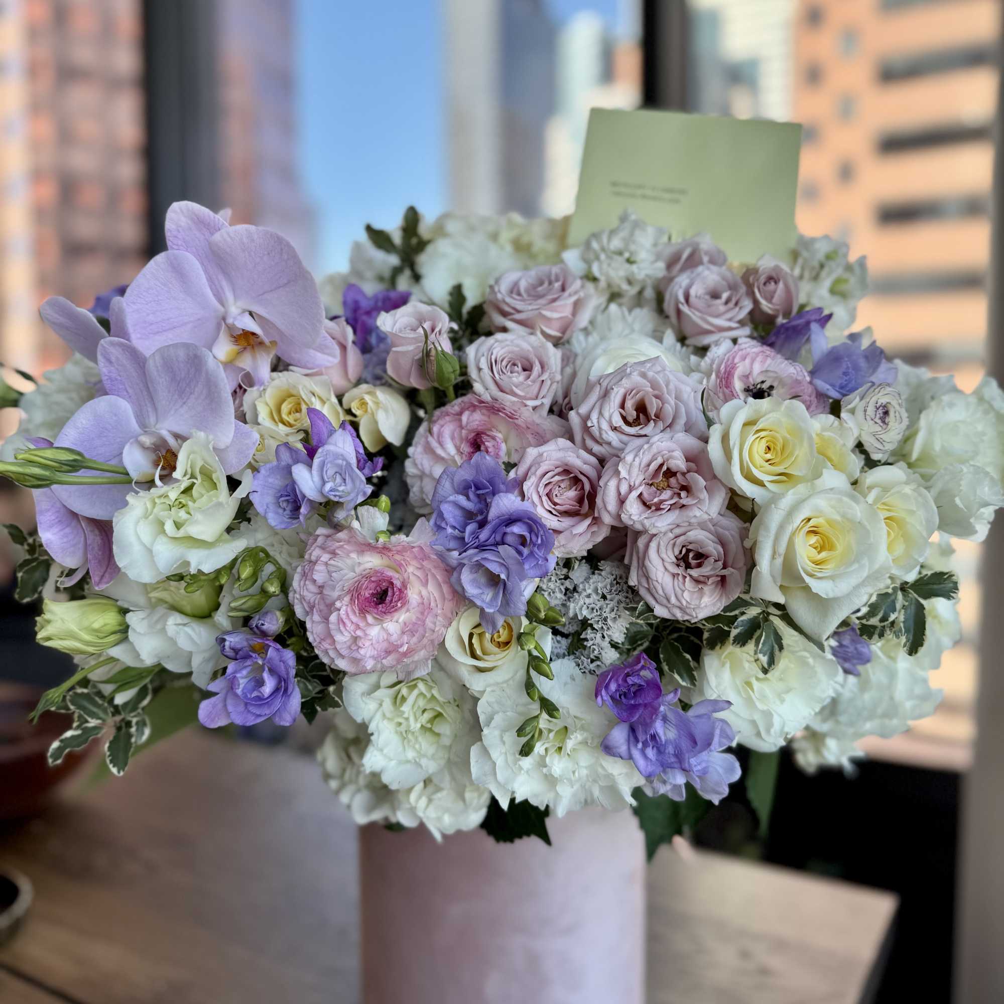 Lavender and blush bouquet in a pink hatbox