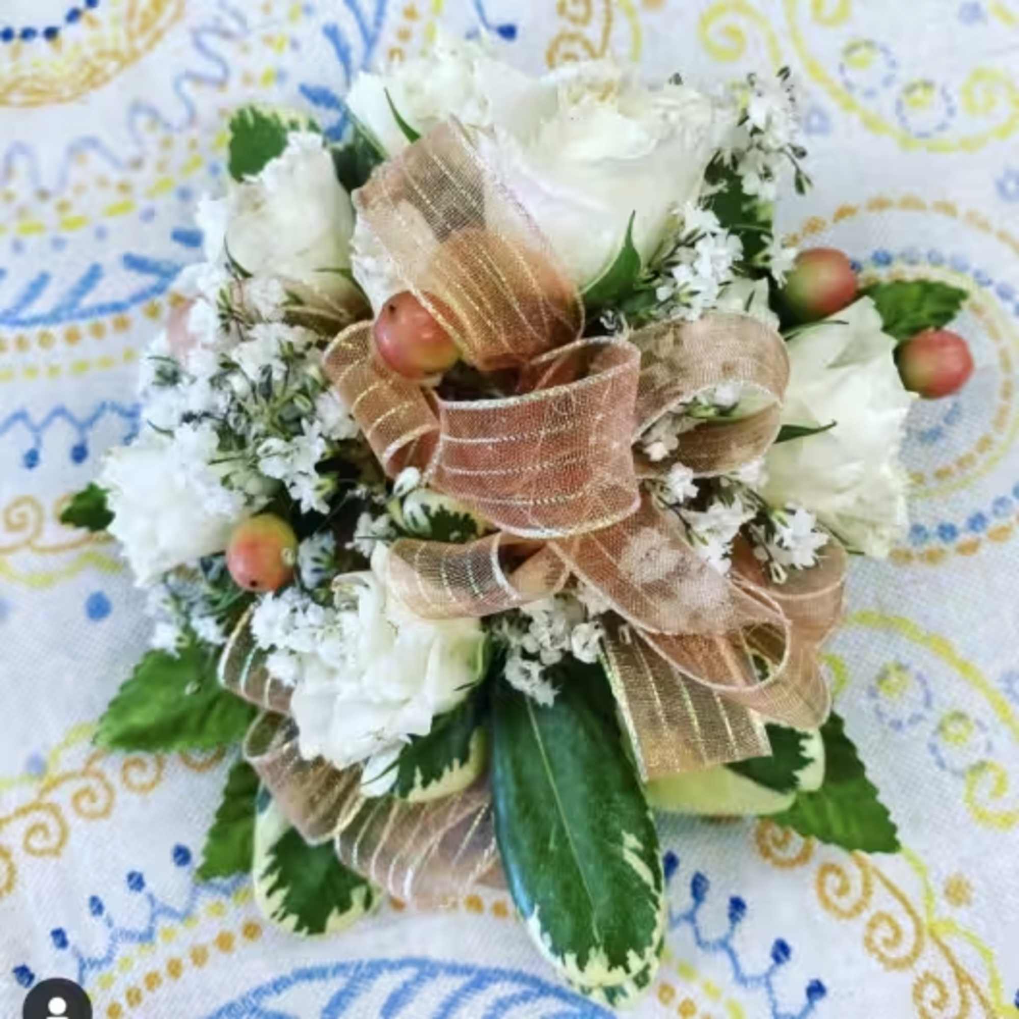 Weddings or Prom night calls for beautiful corsages, boutonnieres, and prom flower