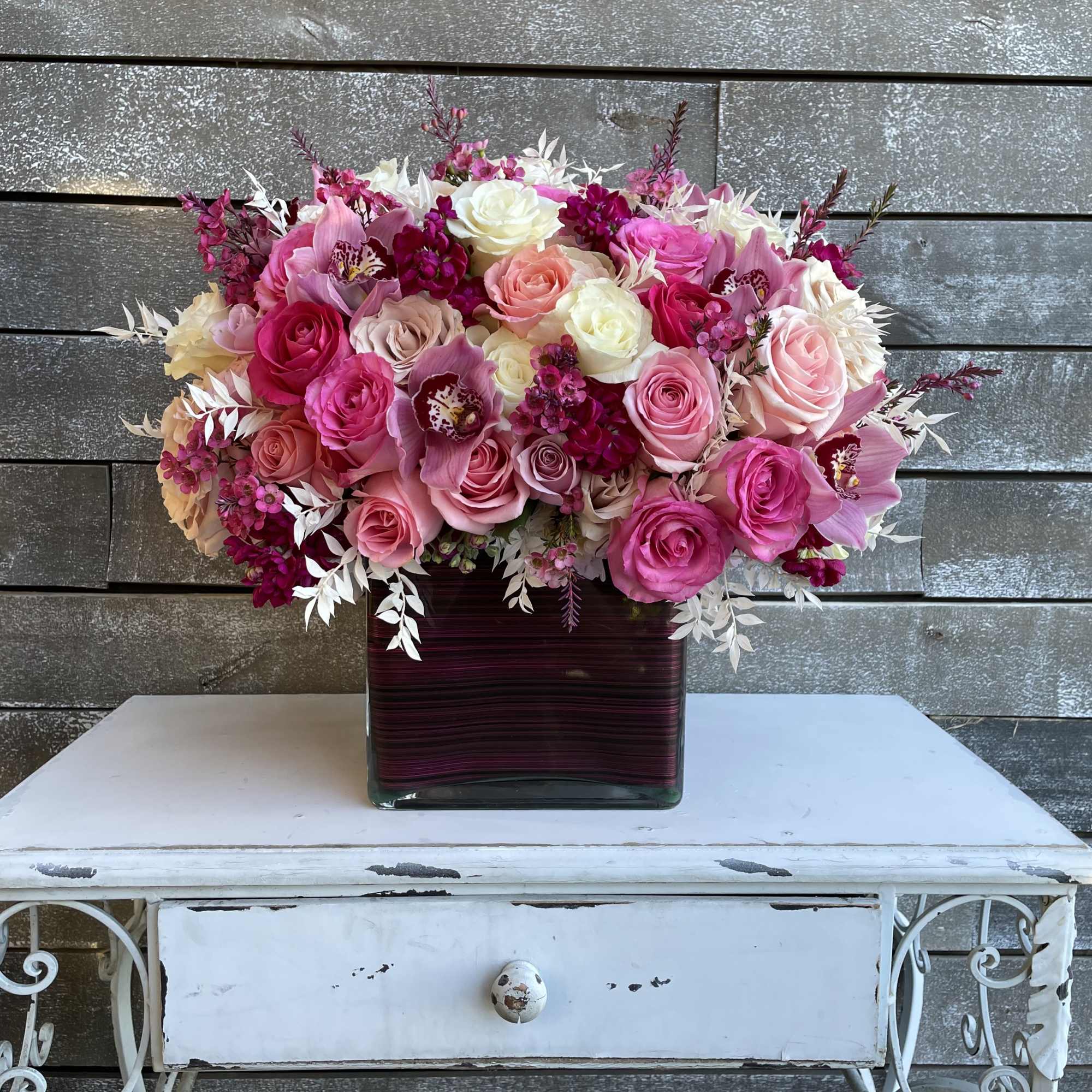 Pink and white rose arrangement in a square glass vase, photo 6 of 6