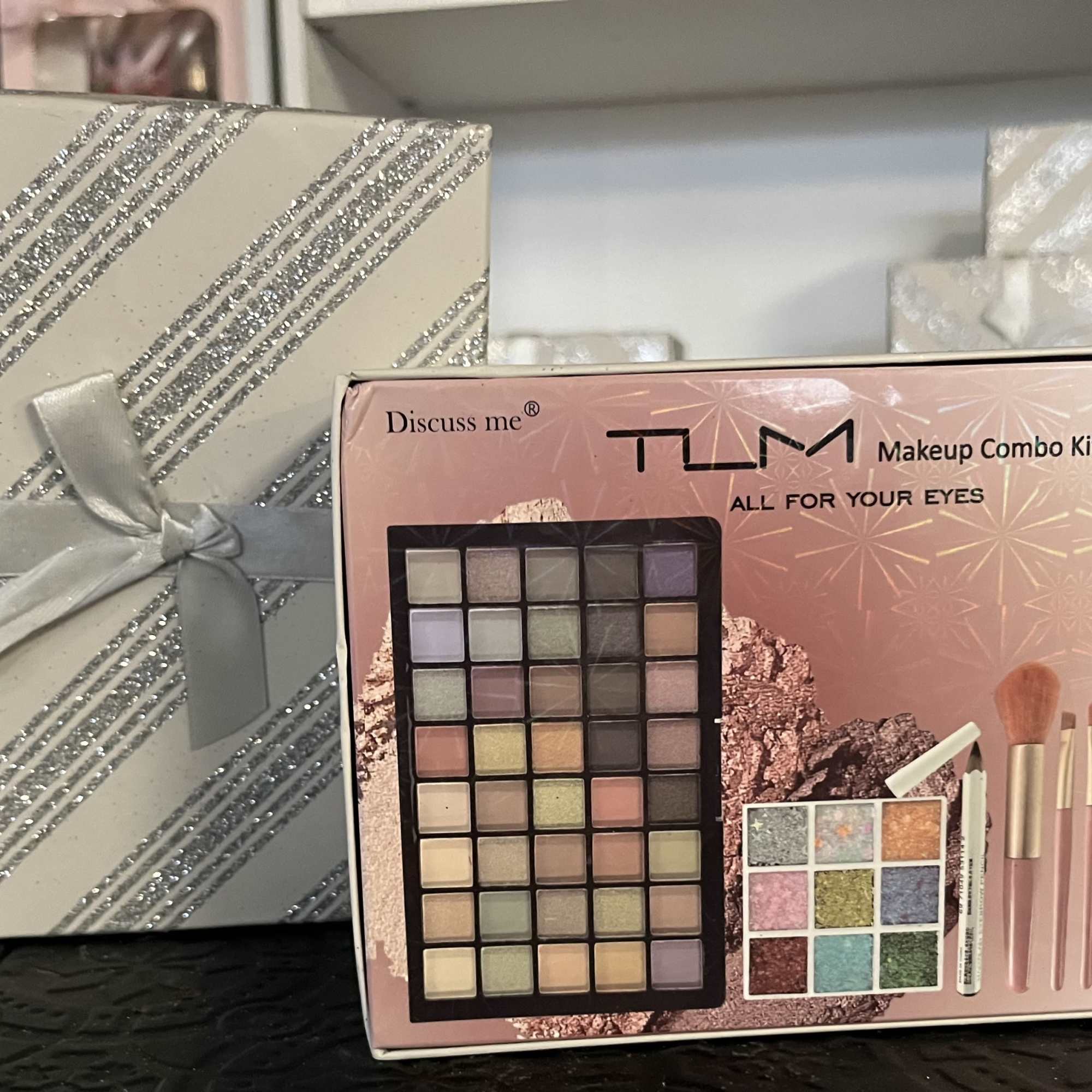 Gift boxes and a makeup combo kit with eyeshadow and brushes