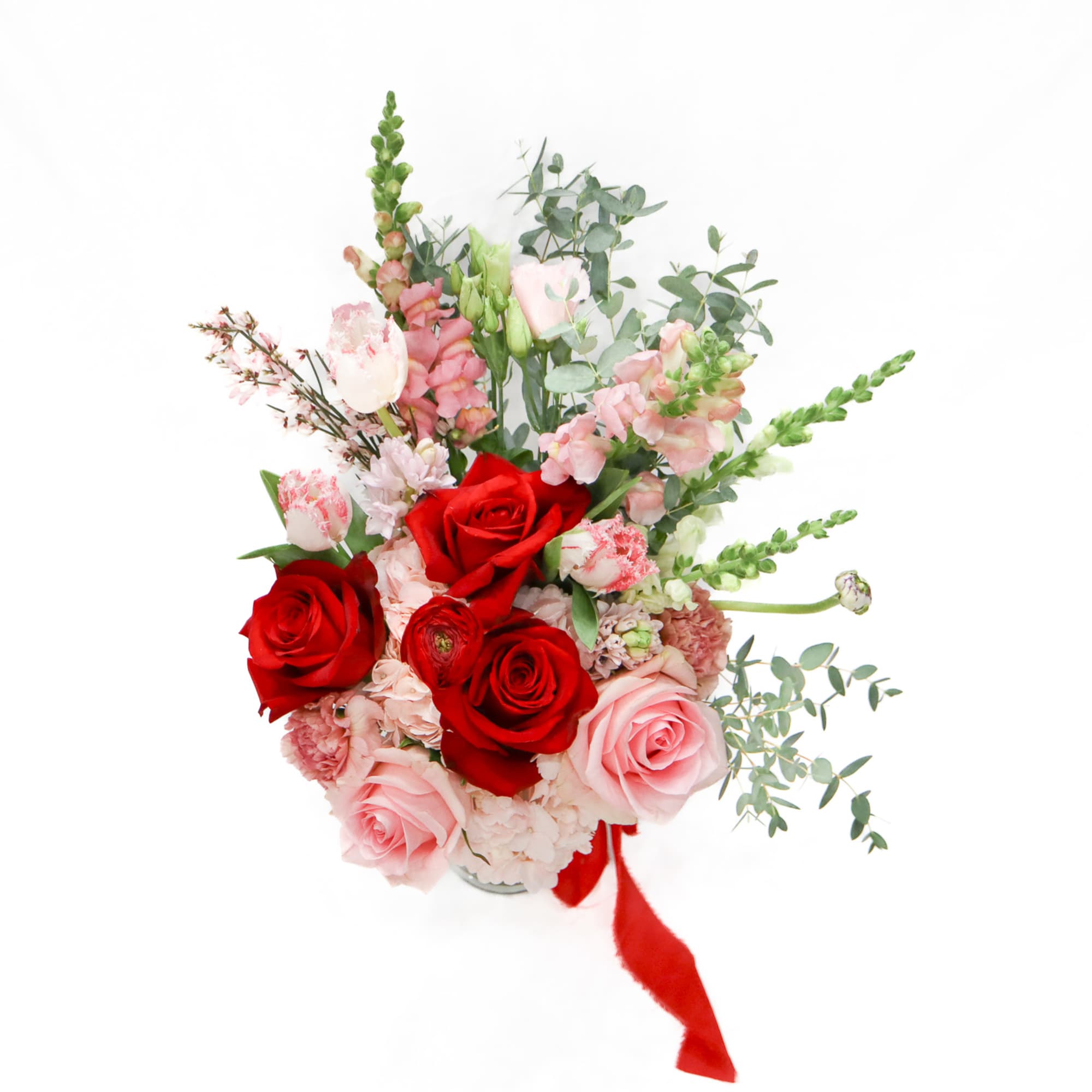 Pretty Blush is a romantic front-facing floral arrangement designed in a clear