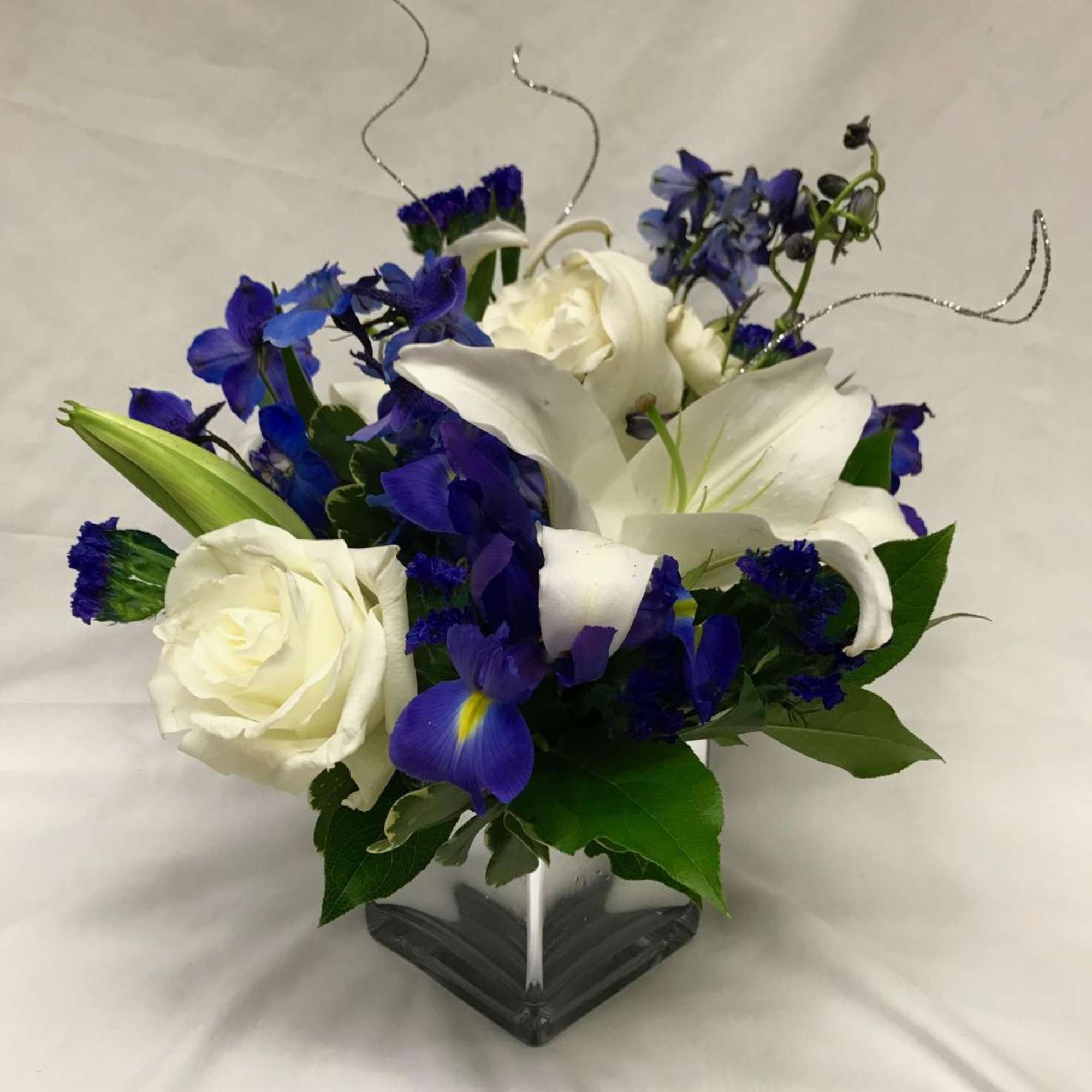 THE BLUEMONT ARRANGEMENT BY TWIN TOWERS FLORIST


TT-BLUEMONT, photo 2 of 2