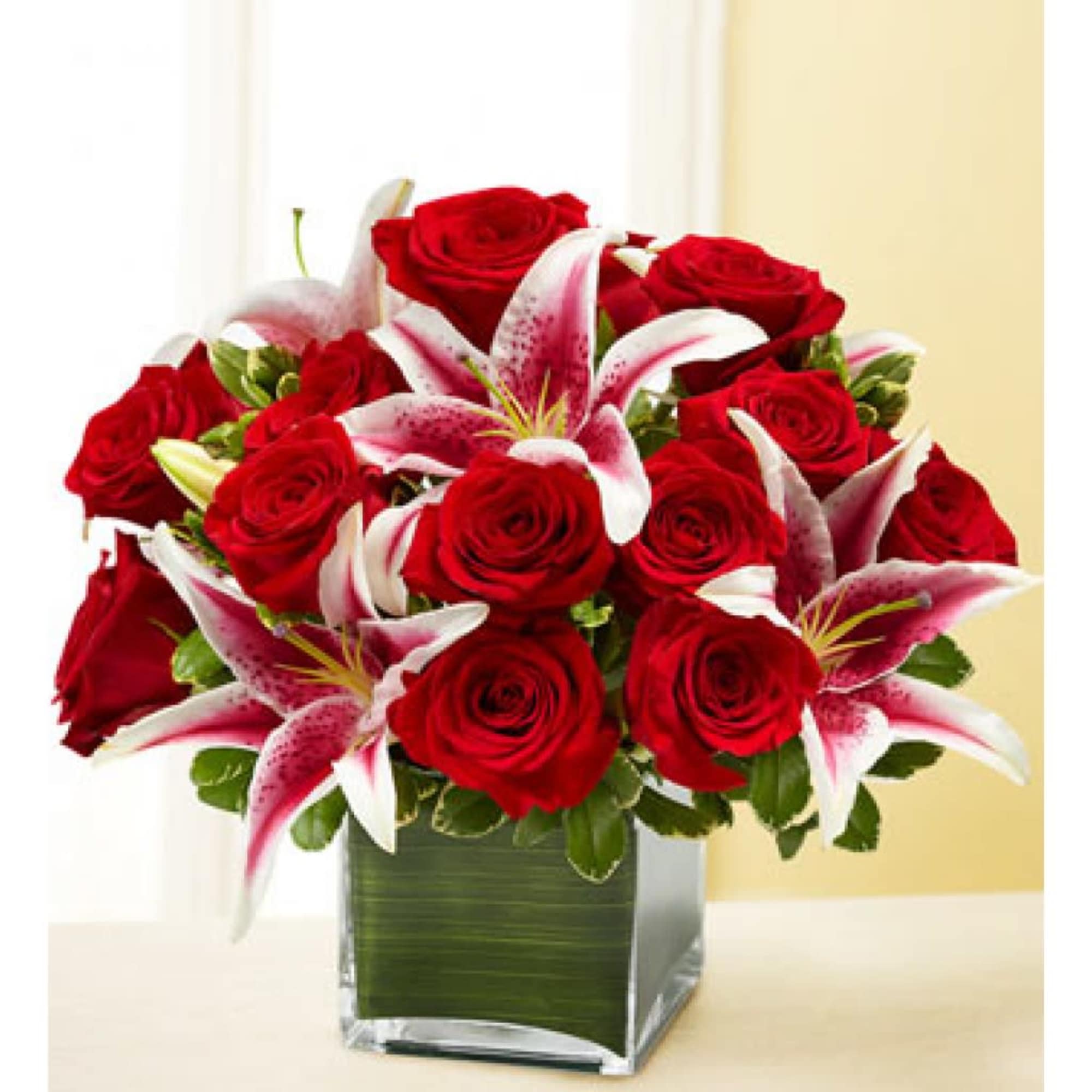 Red roses and pink lilies in a square glass vase, photo 2 of 2