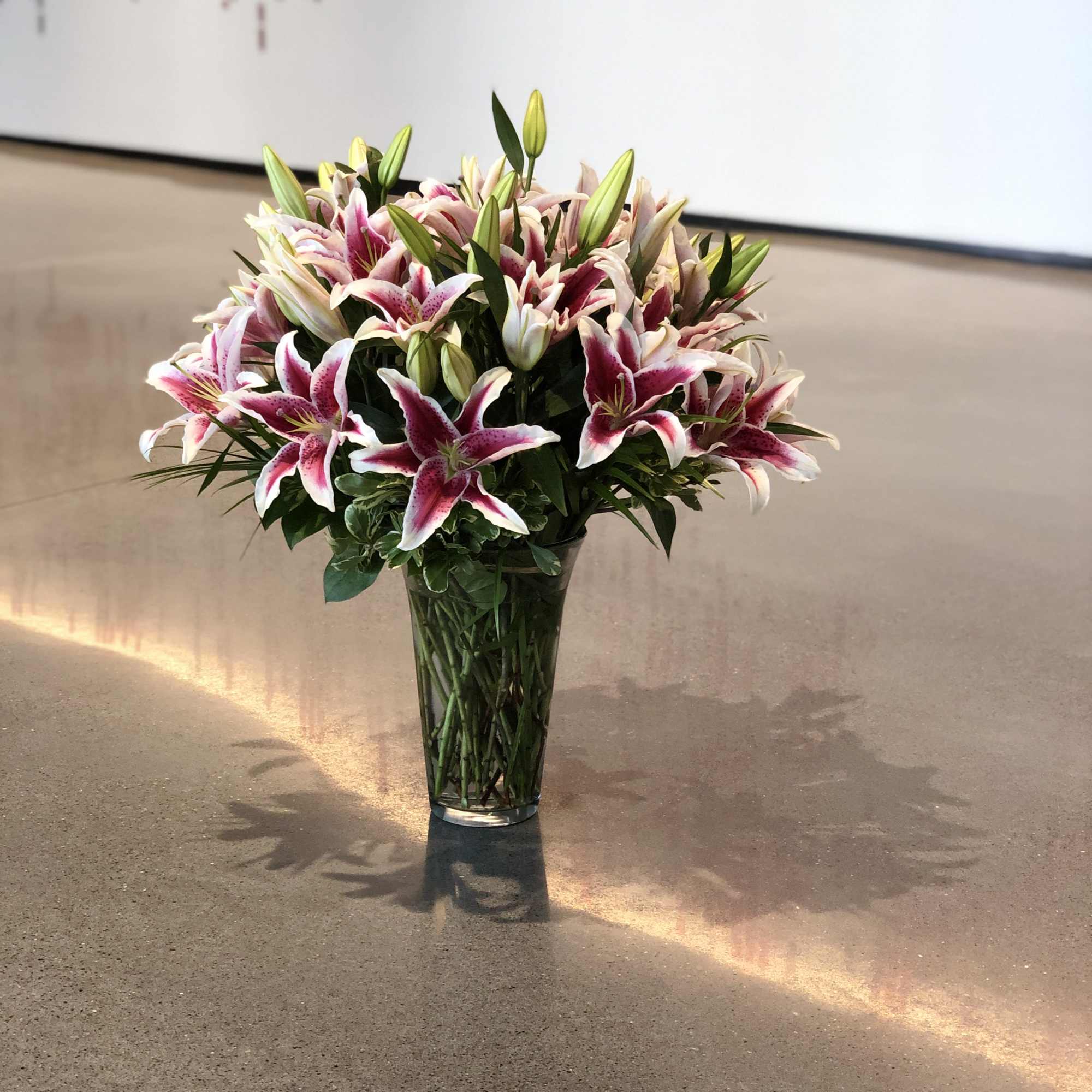 Bouquet of pink and white lilies in a clear glass vase, photo 7 of 16