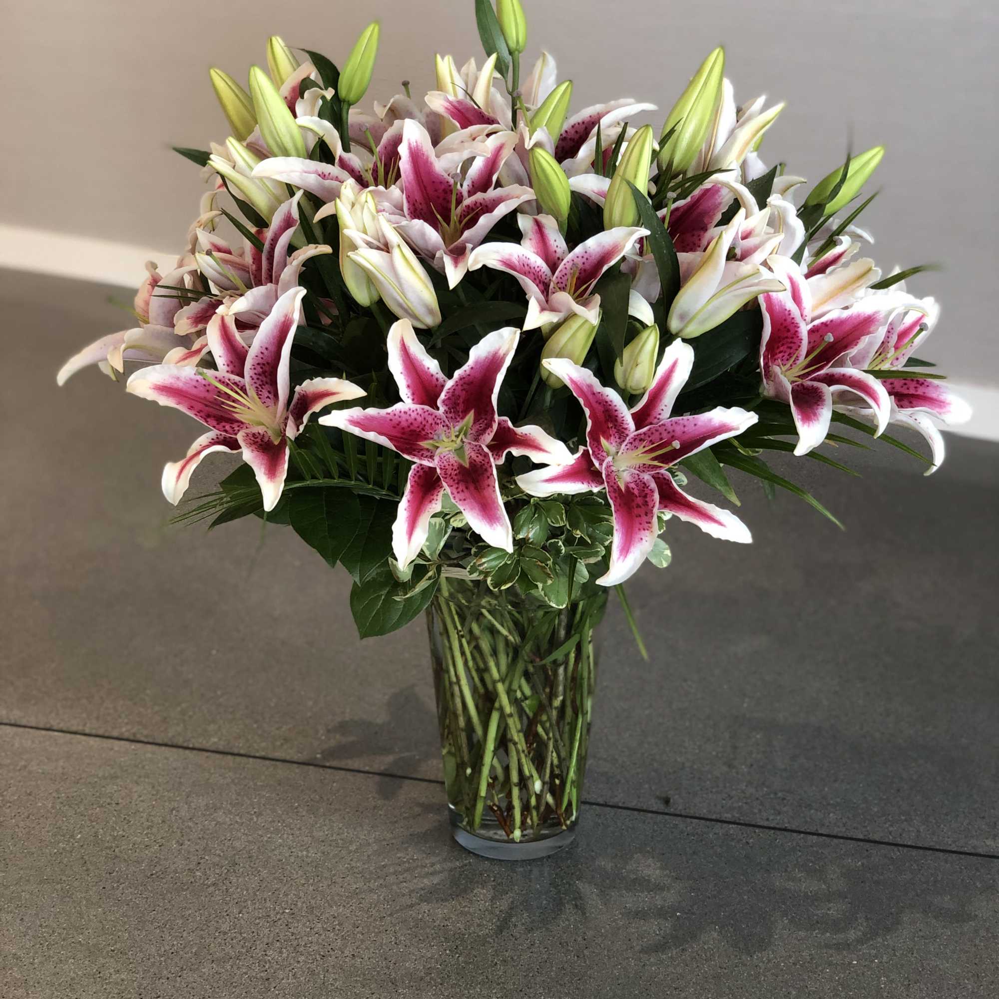 Bouquet of pink and white lilies in a clear glass vase, photo 15 of 16