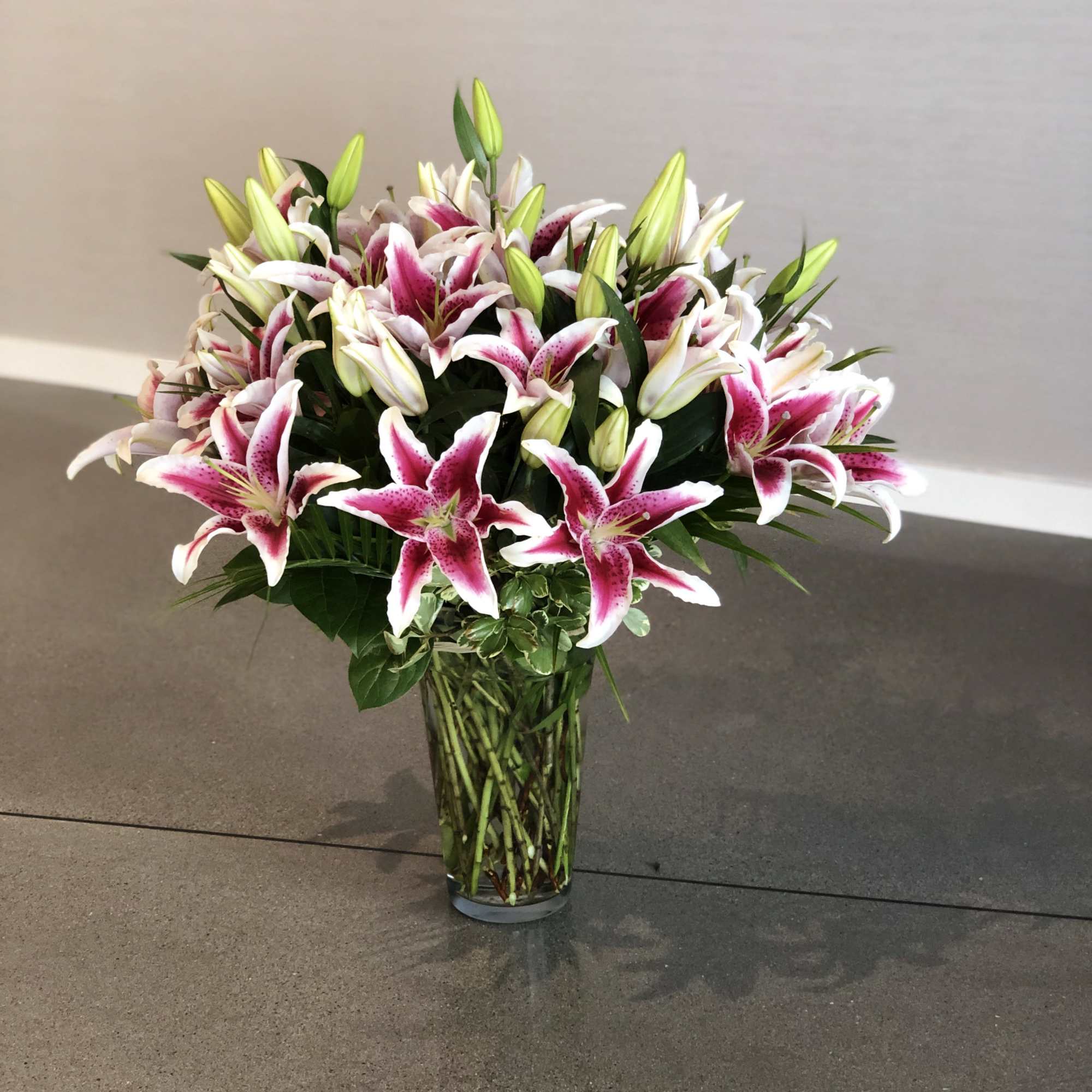 Bouquet of pink-and-white lilies in a clear glass vase, photo 3 of 16