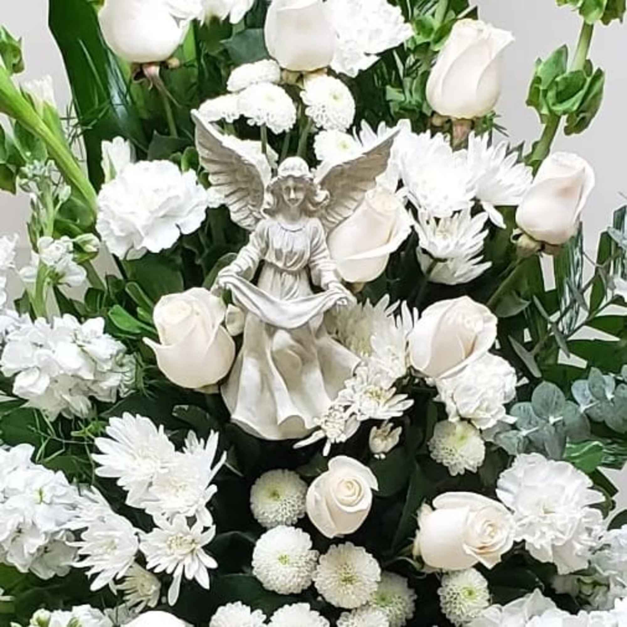 ALL WHITE STANDING SPRAY WITH ANGEL FIGURINE MADE OF RESIN

BY TWIN TOWERS, photo 2 of 3