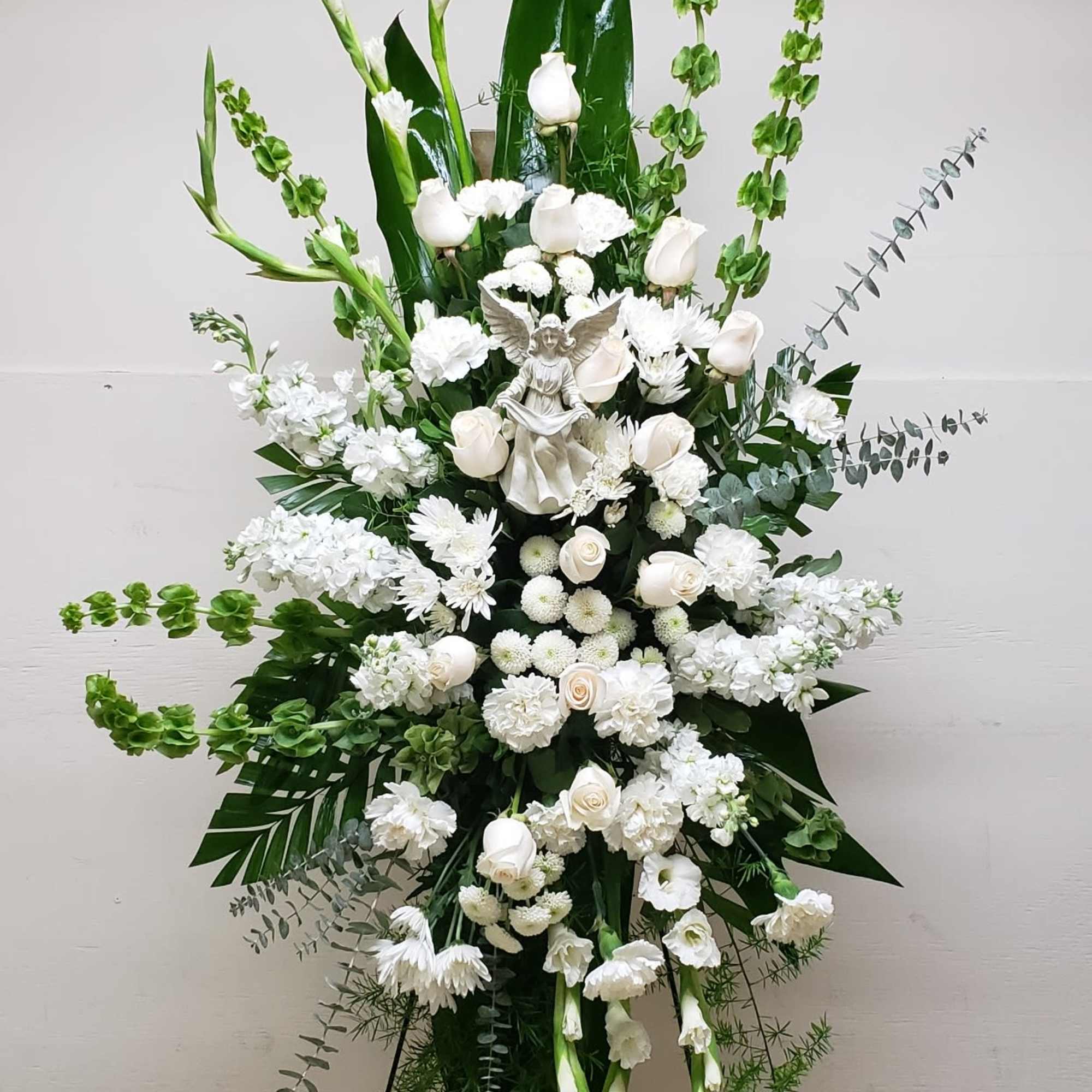 ALL WHITE STANDING SPRAY WITH ANGEL FIGURINE MADE OF RESIN

BY TWIN TOWERS, photo 3 of 3