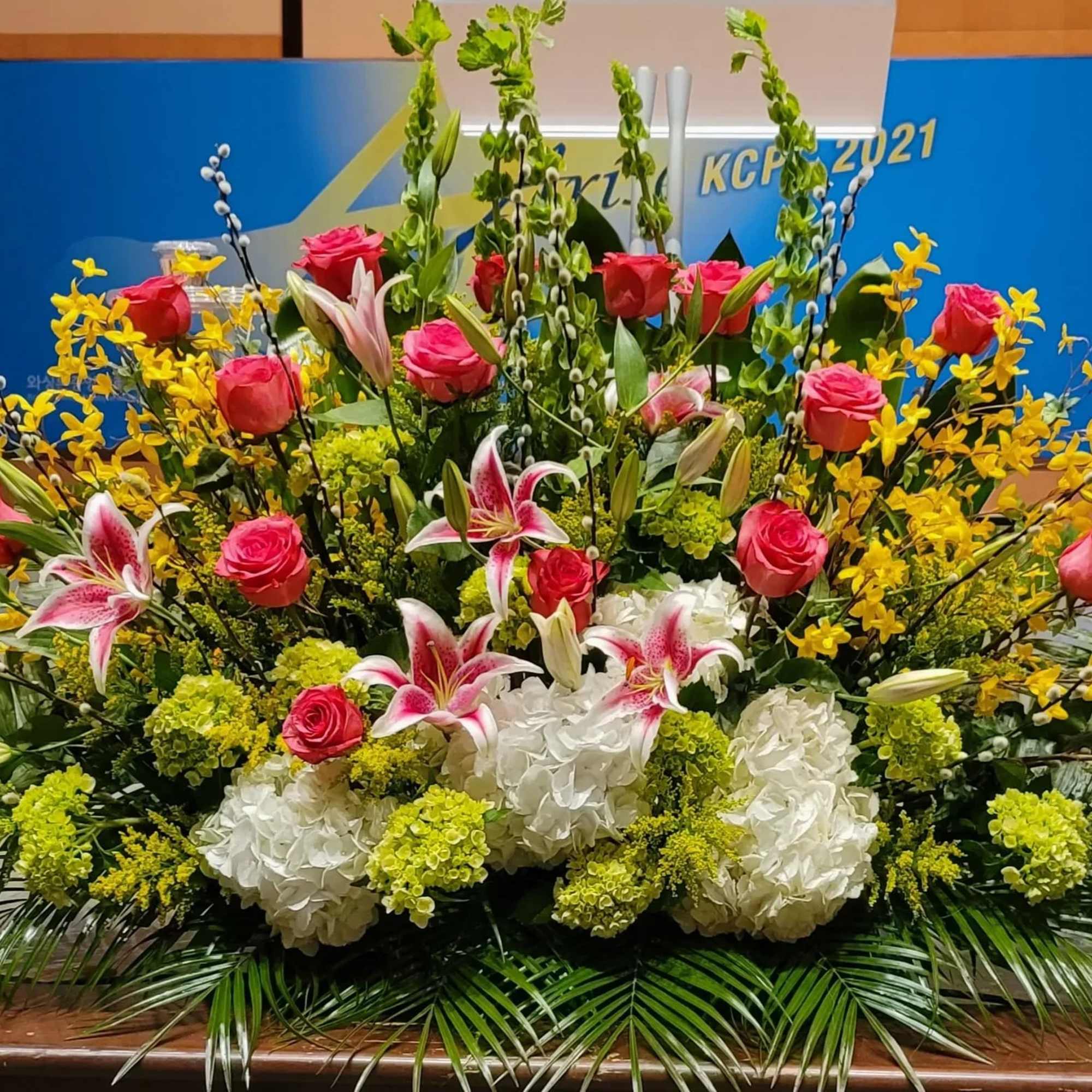 PODIUM ARRANGEMENT 153 BY TWIN TOWERS FLORIST IN ARLINGTON VA

