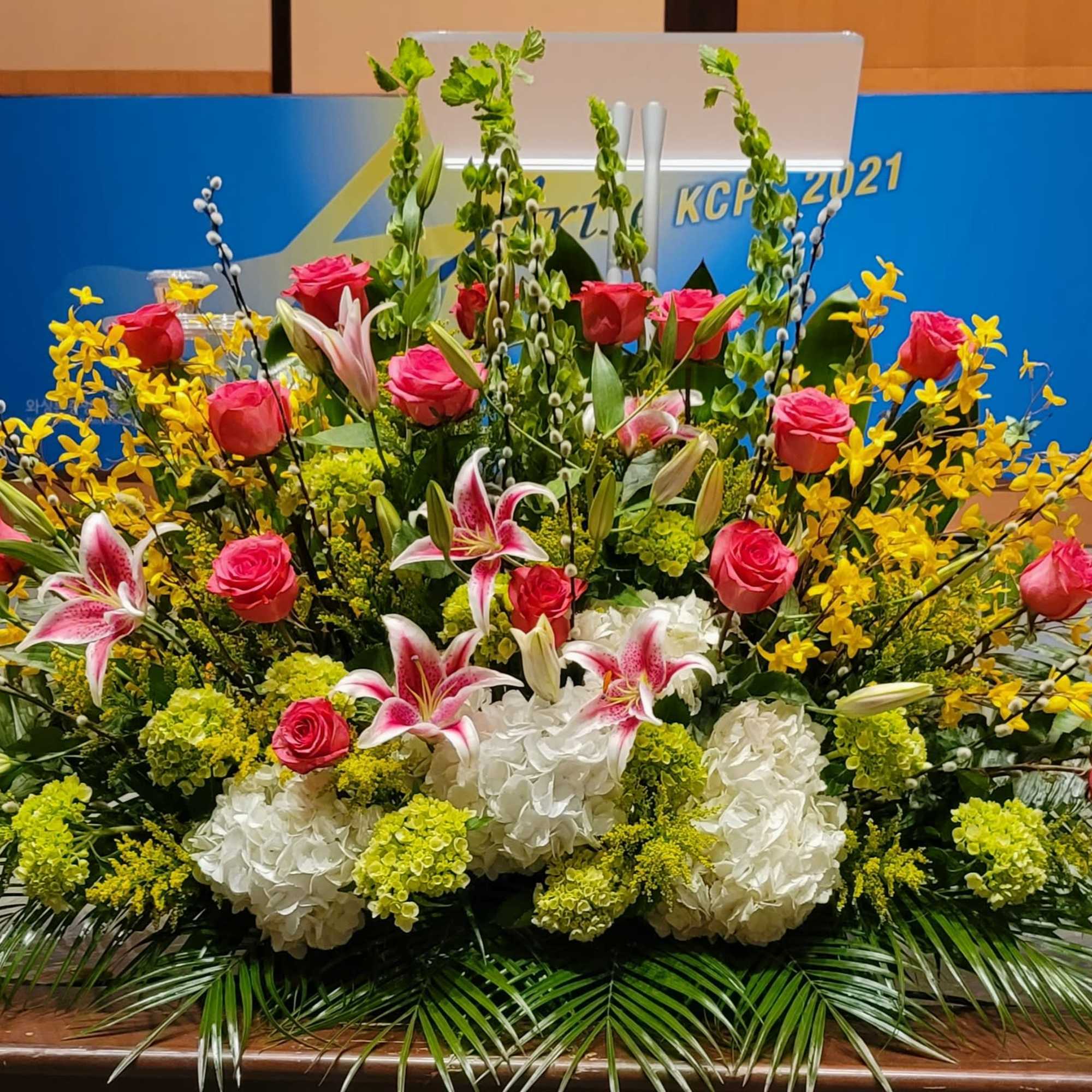 PODIUM ARRANGEMENT 153 BY TWIN TOWERS FLORIST IN ARLINGTON VA

, photo 2 of 2