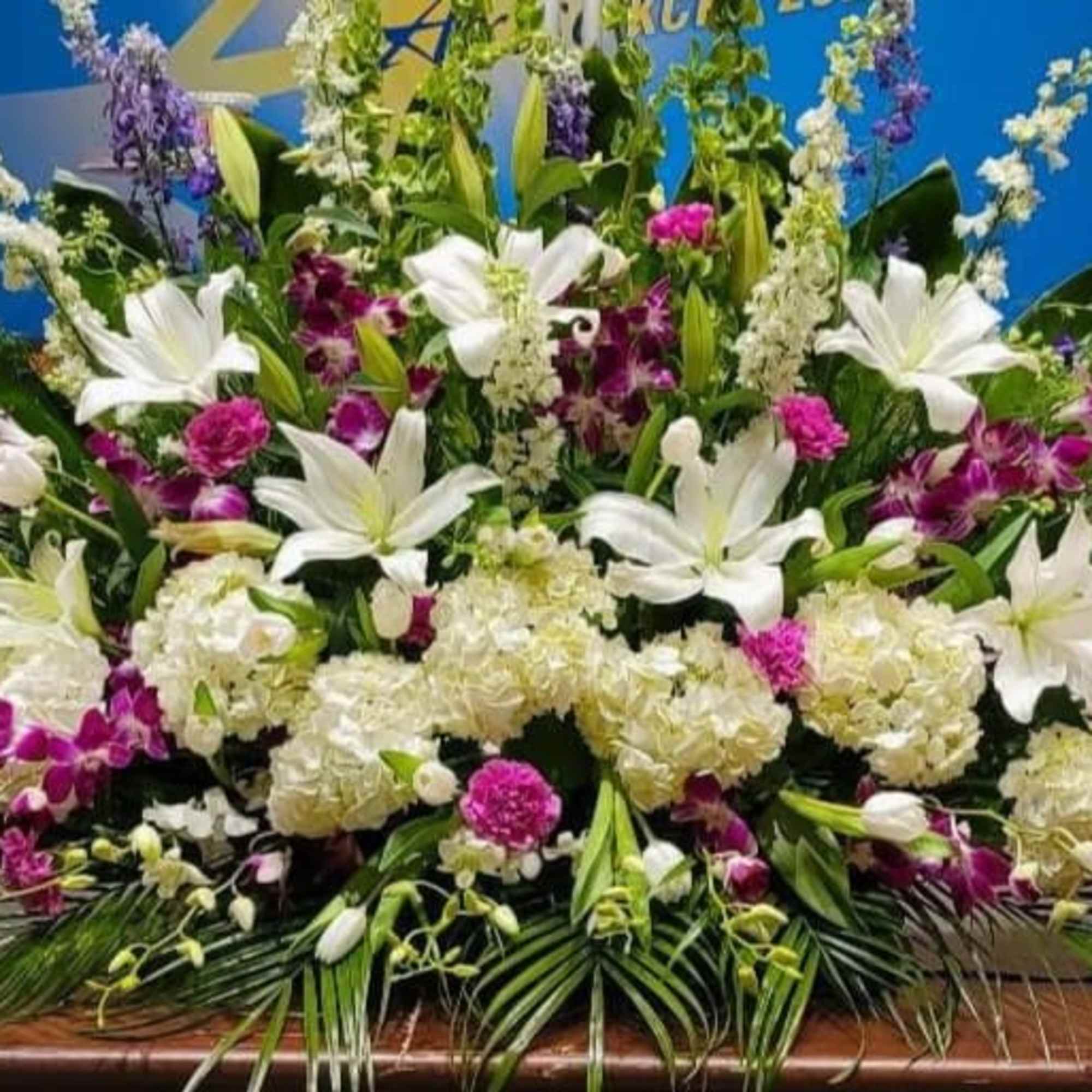 PODIUM ARRANGEMENT 154 BY TWIN TOWERS FLORIST IN ARLINGTON, VA.
