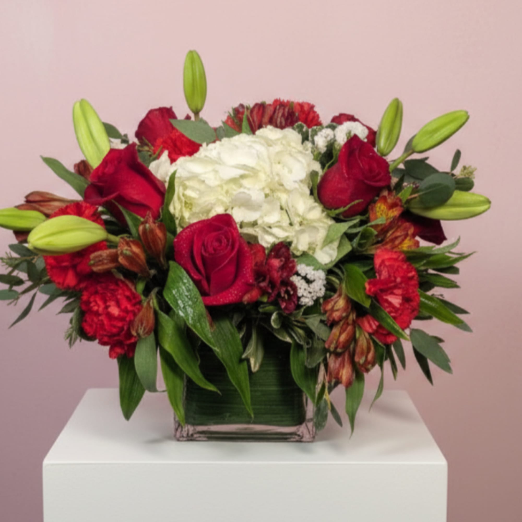 Red roses and white hydrangea in a square glass vase, photo 2 of 2