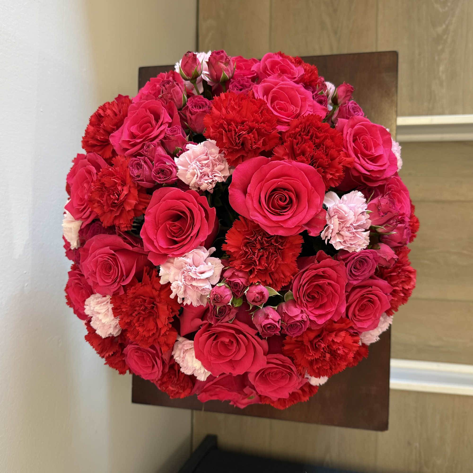 This arrangement is topped with 20-25 roses along the way of fine, photo 2 of 3