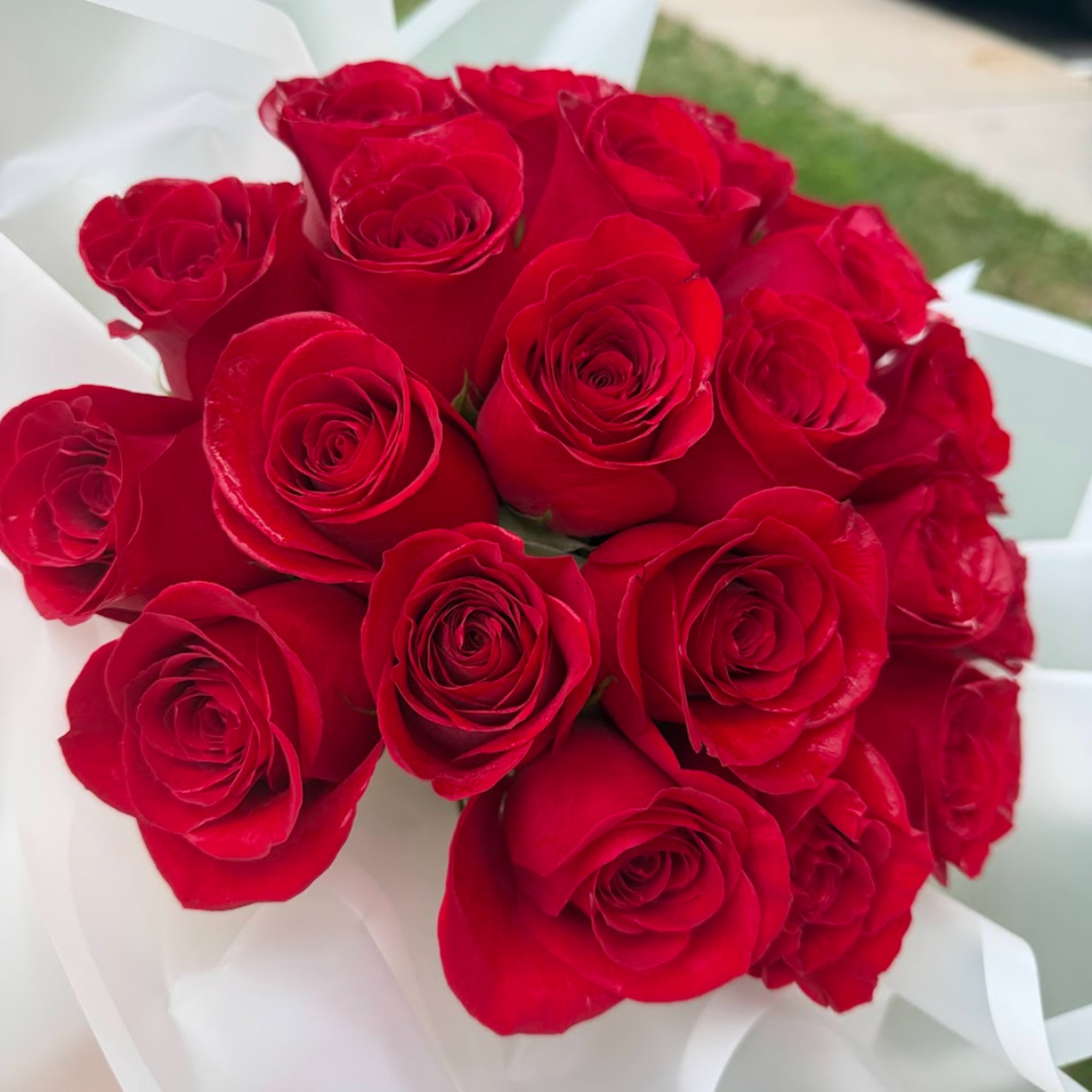 Bouquet of red roses wrapped in white paper, photo 3 of 3