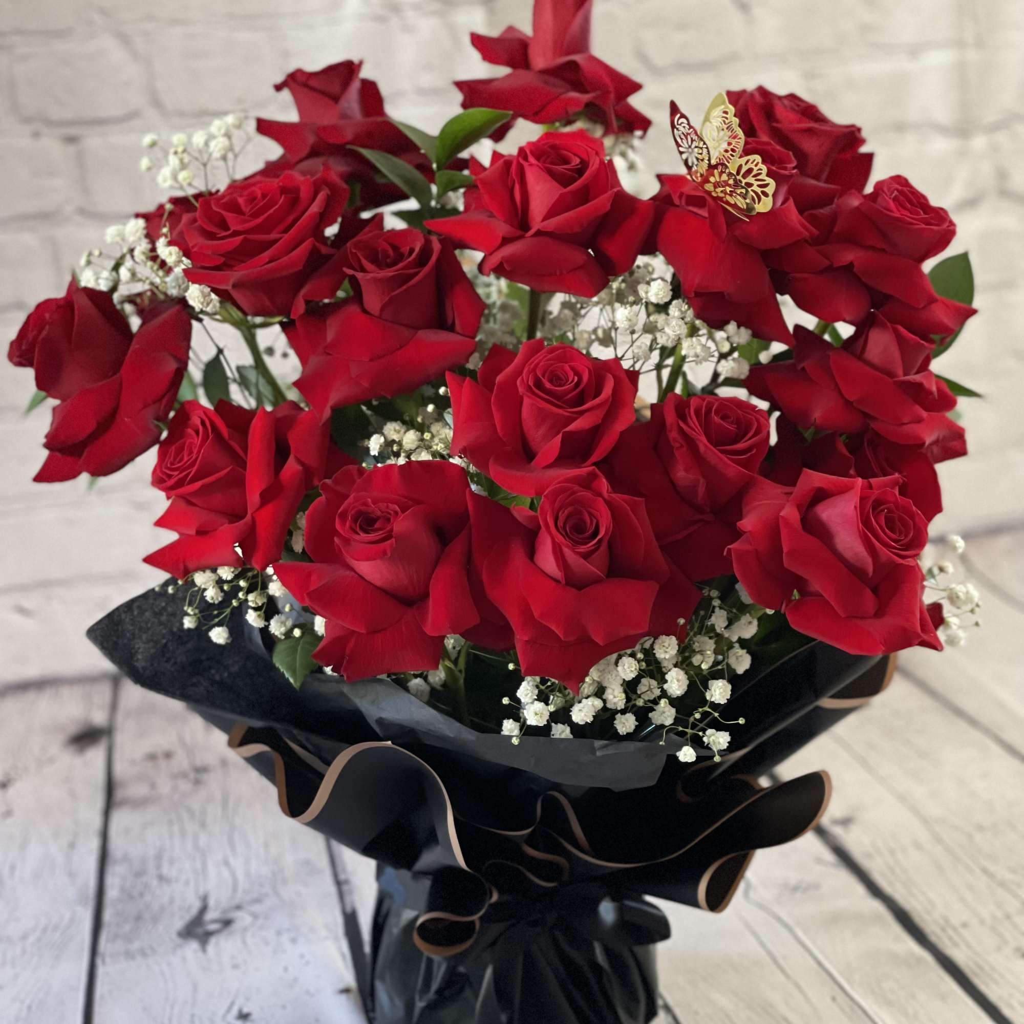 Bouquet of red roses with baby's breath in black wrap, photo 3 of 3