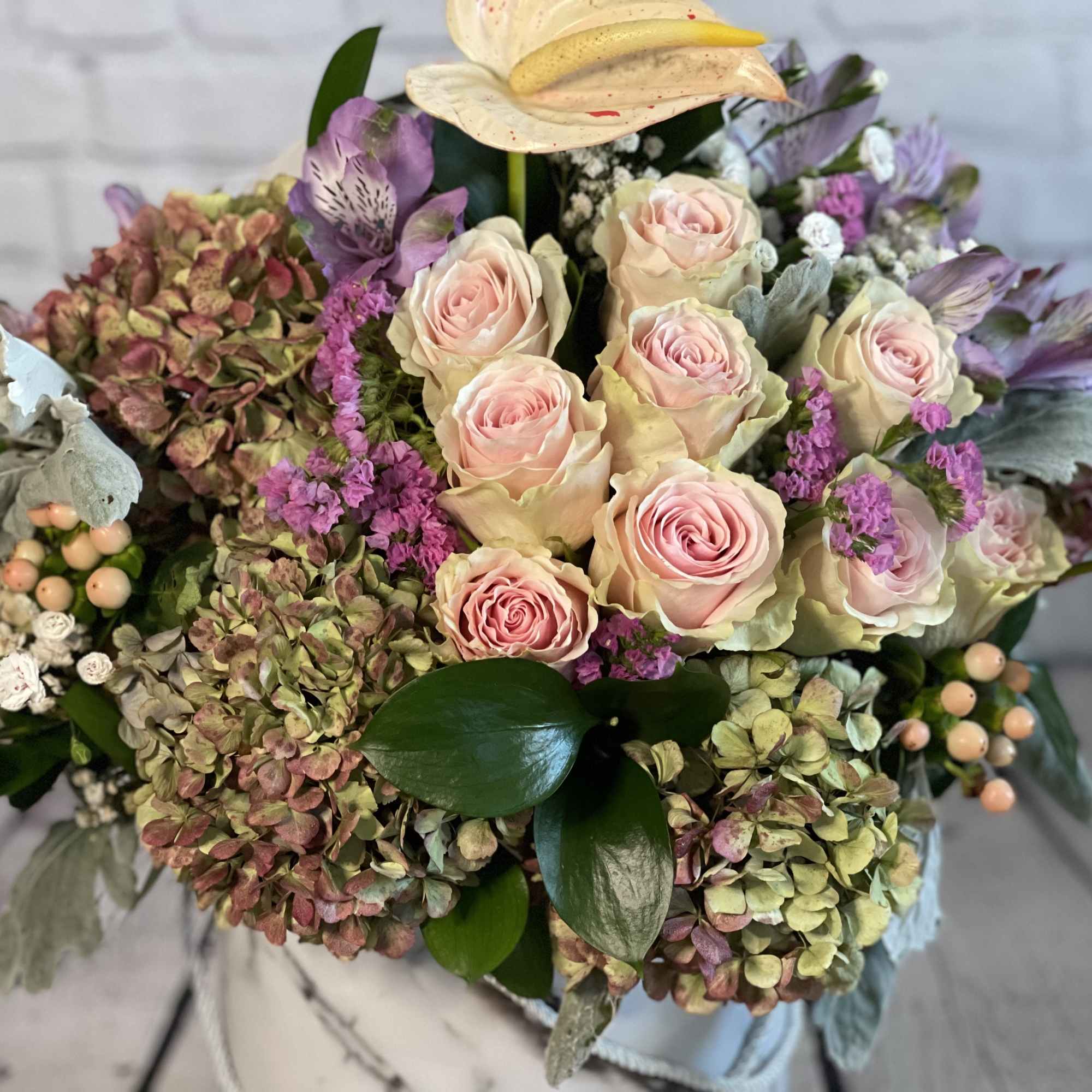 Bouquet of pale pink roses and hydrangeas with purple accents, photo 3 of 5