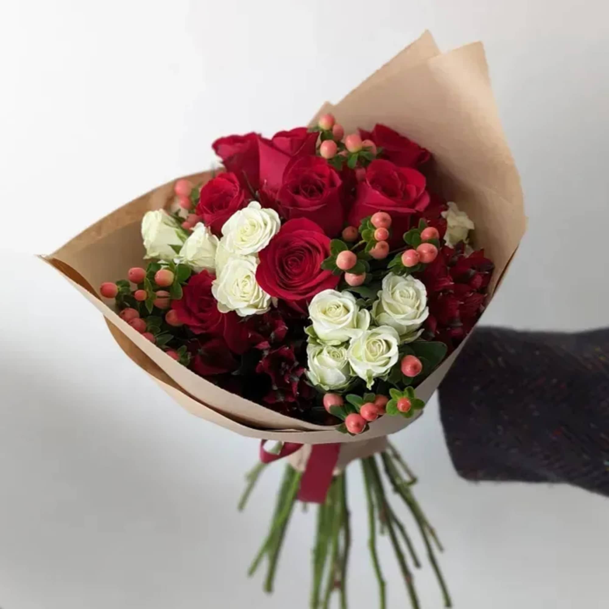 Bouquet of red and white roses wrapped in brown paper, photo 2 of 2