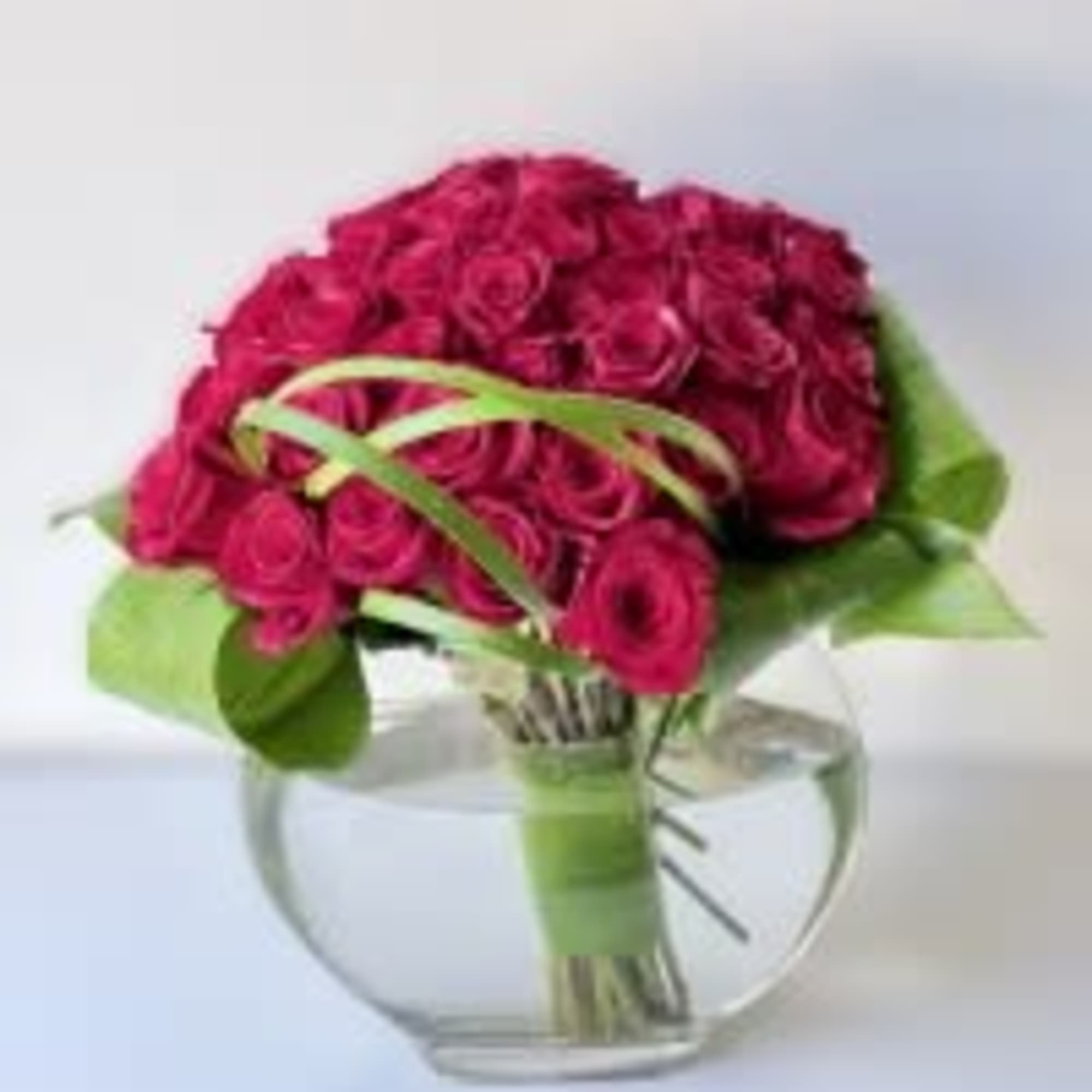 Bouquet of hot pink roses in a clear glass vase