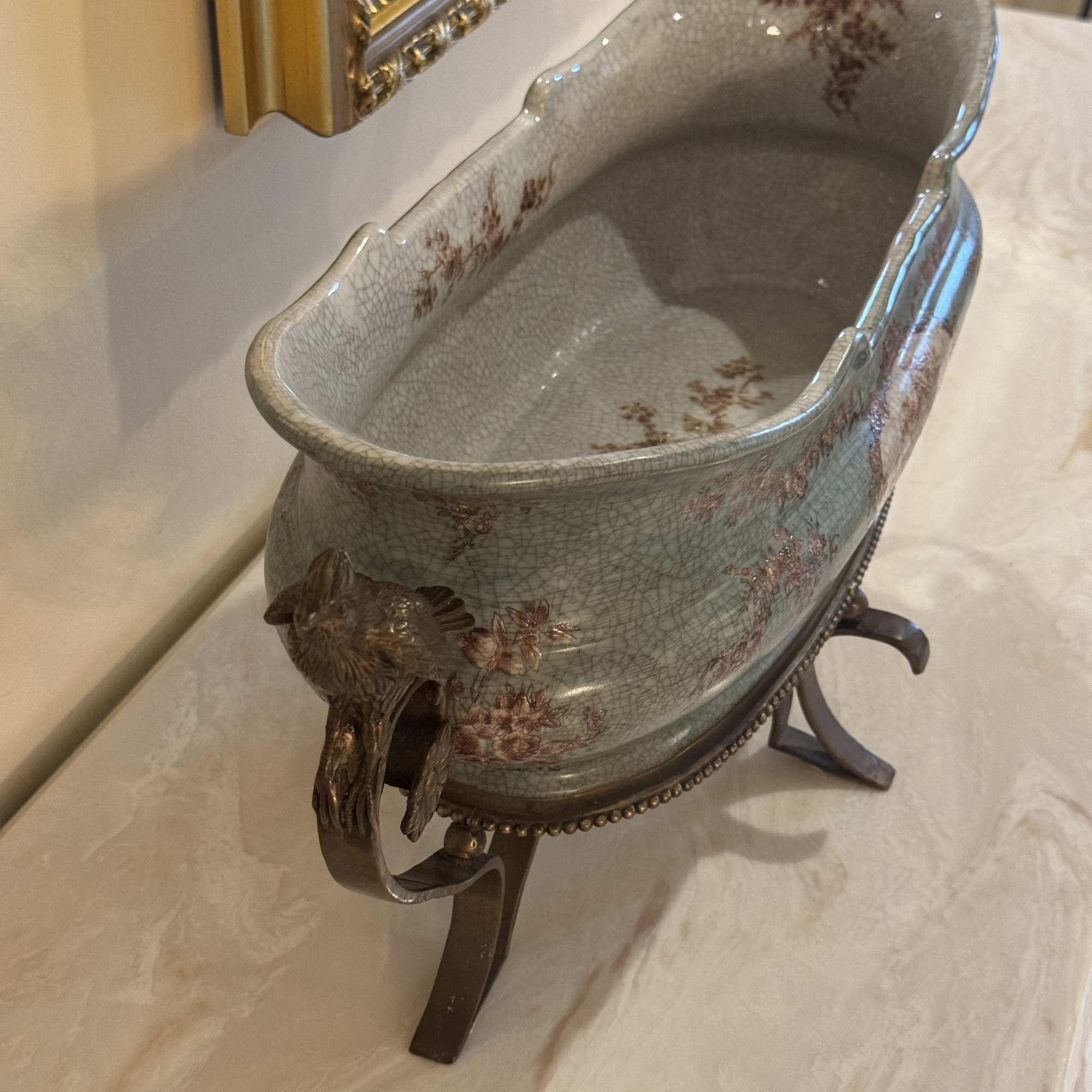 Beautiful Porcelain Centerpiece Cachepot with bronze handles and legs and beautiful detailing.
Excellent, photo 3 of 4