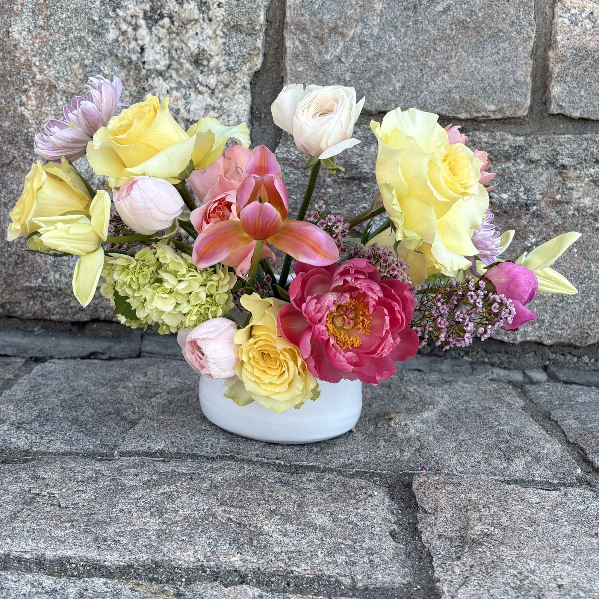 A fresh, sunlit mix that feels like the warm days ahead! 
