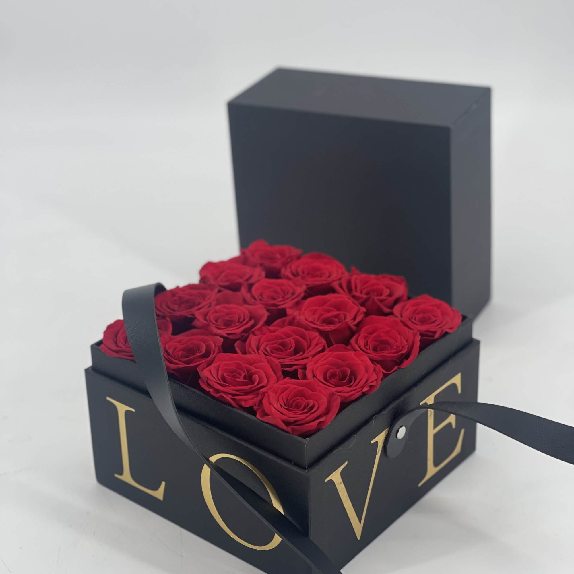 Premium preserved real roses ,carefully arranged in a couture keepsake box, shaped, photo 4 of 4