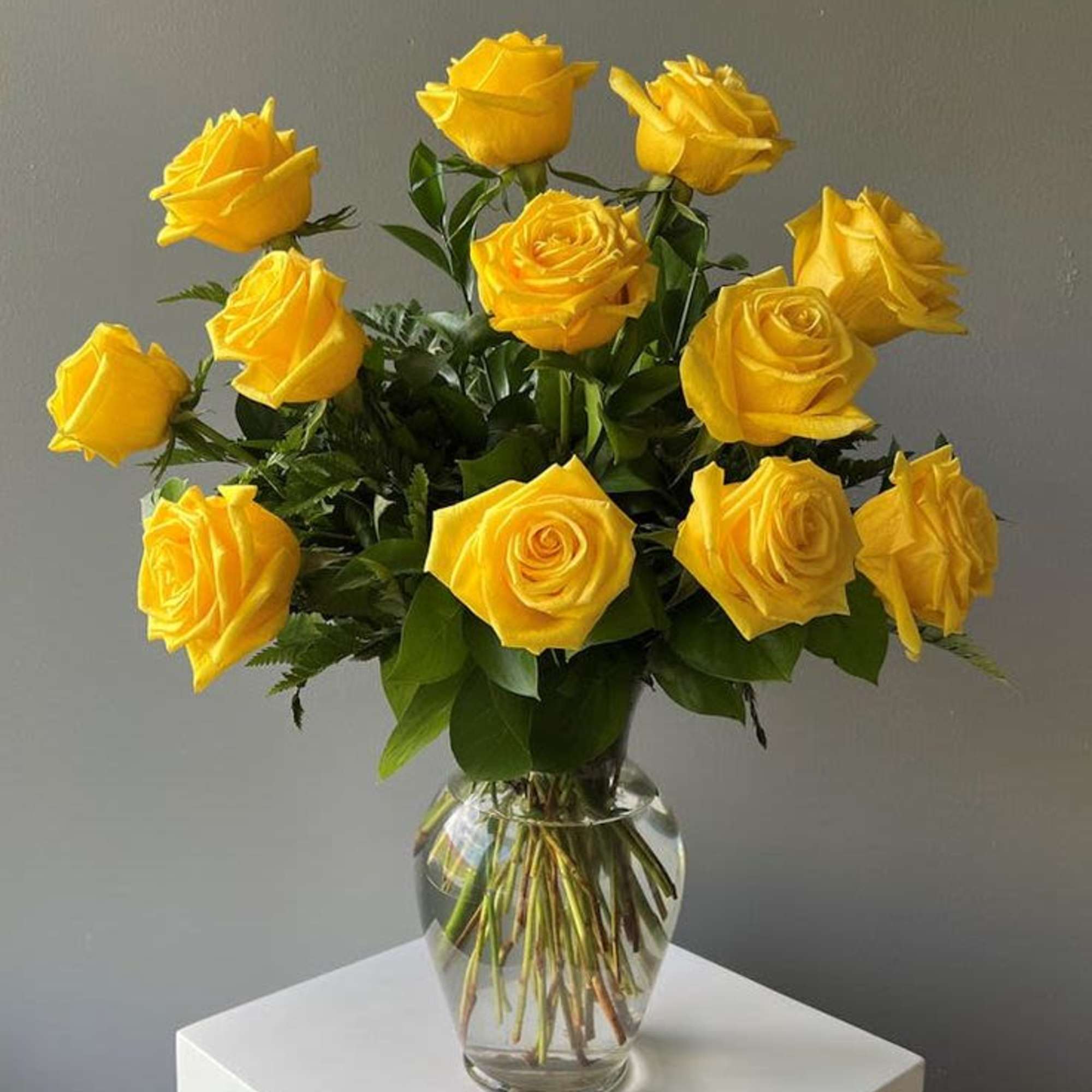 Yellow roses arranged in a clear glass vase, photo 2 of 2