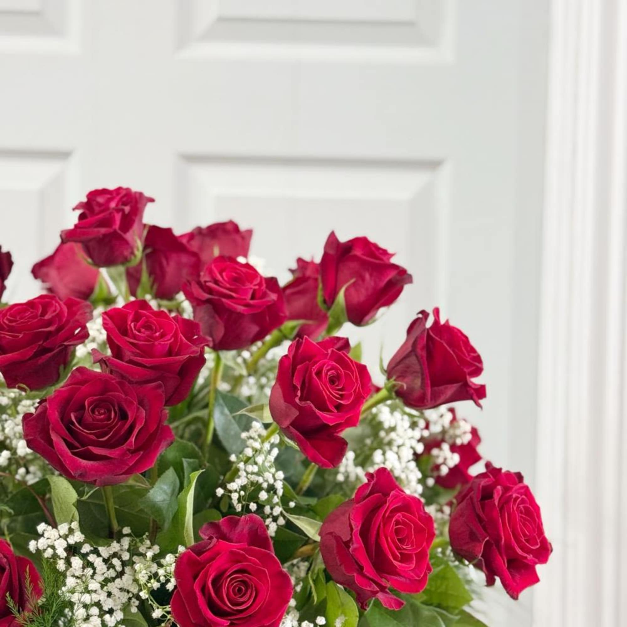 Luxury Anniversary Box &mdash; 36 Roses to Celebrate Love

Celebrate unforgettable moments with