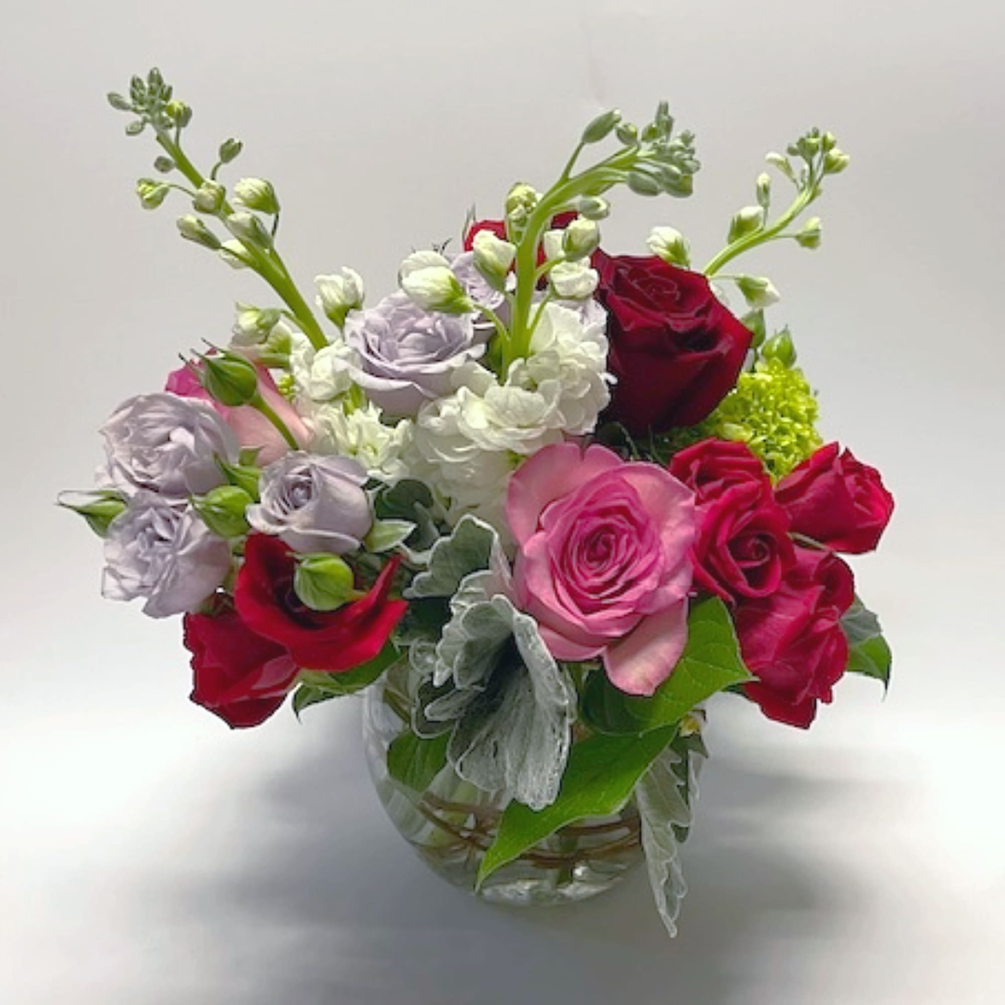 Mixed rose bouquet in a clear glass vase