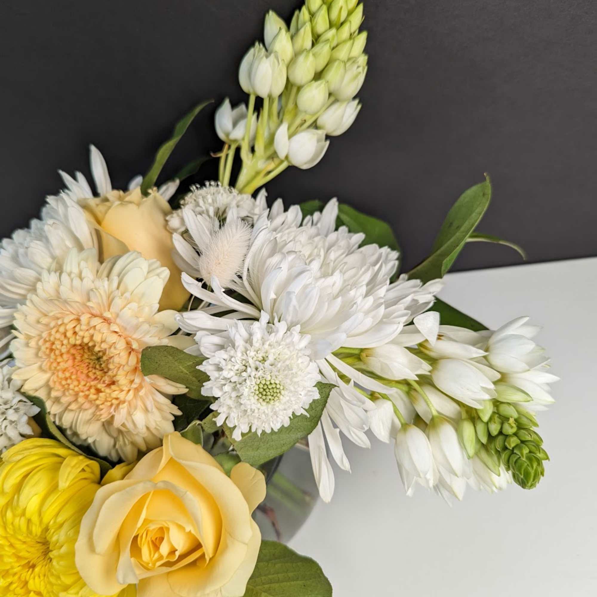 Bouquet of yellow and white flowers with roses and chrysanthemums, photo 2 of 3