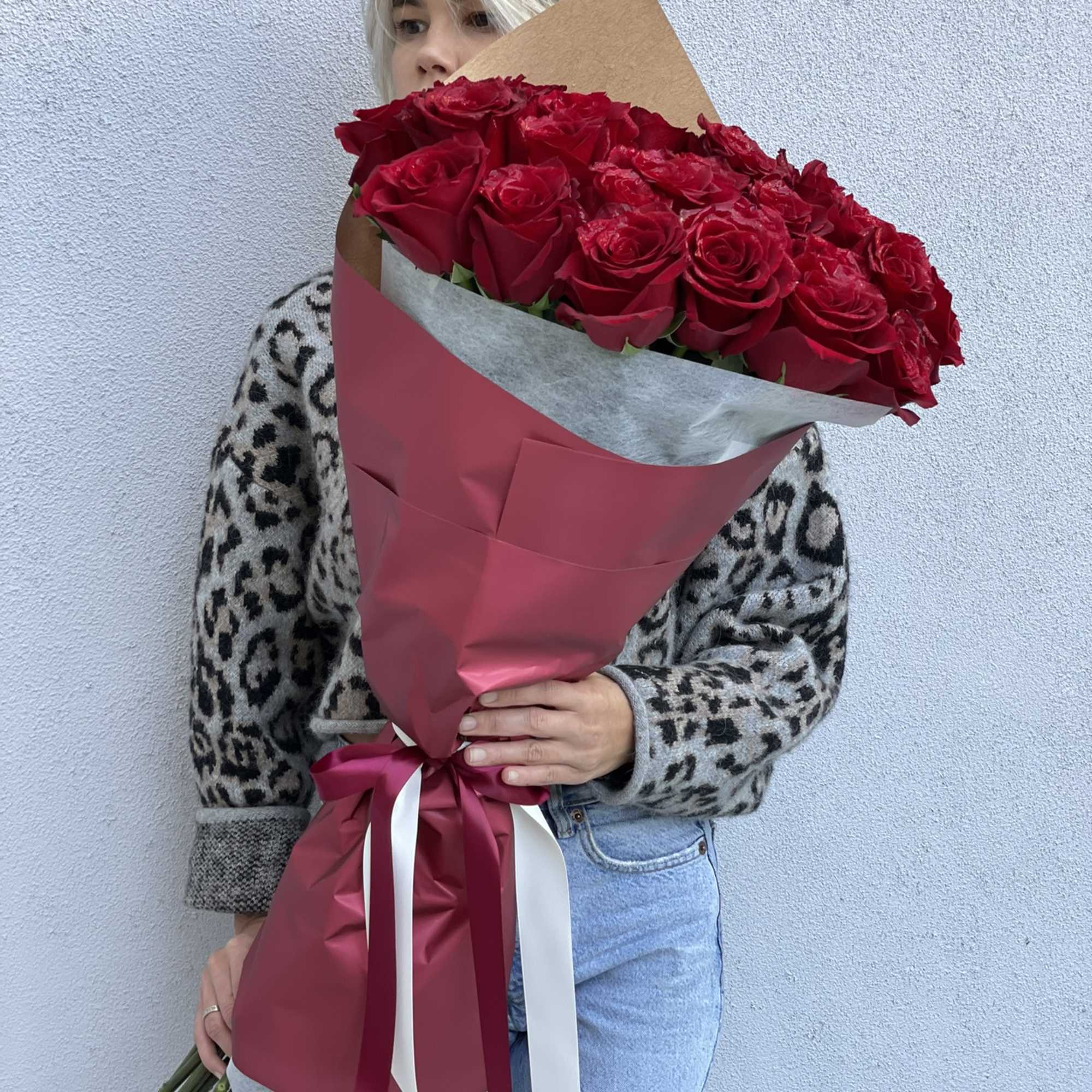 Stunning bouquet of gorgeous long stem red roses, photo 4 of 7