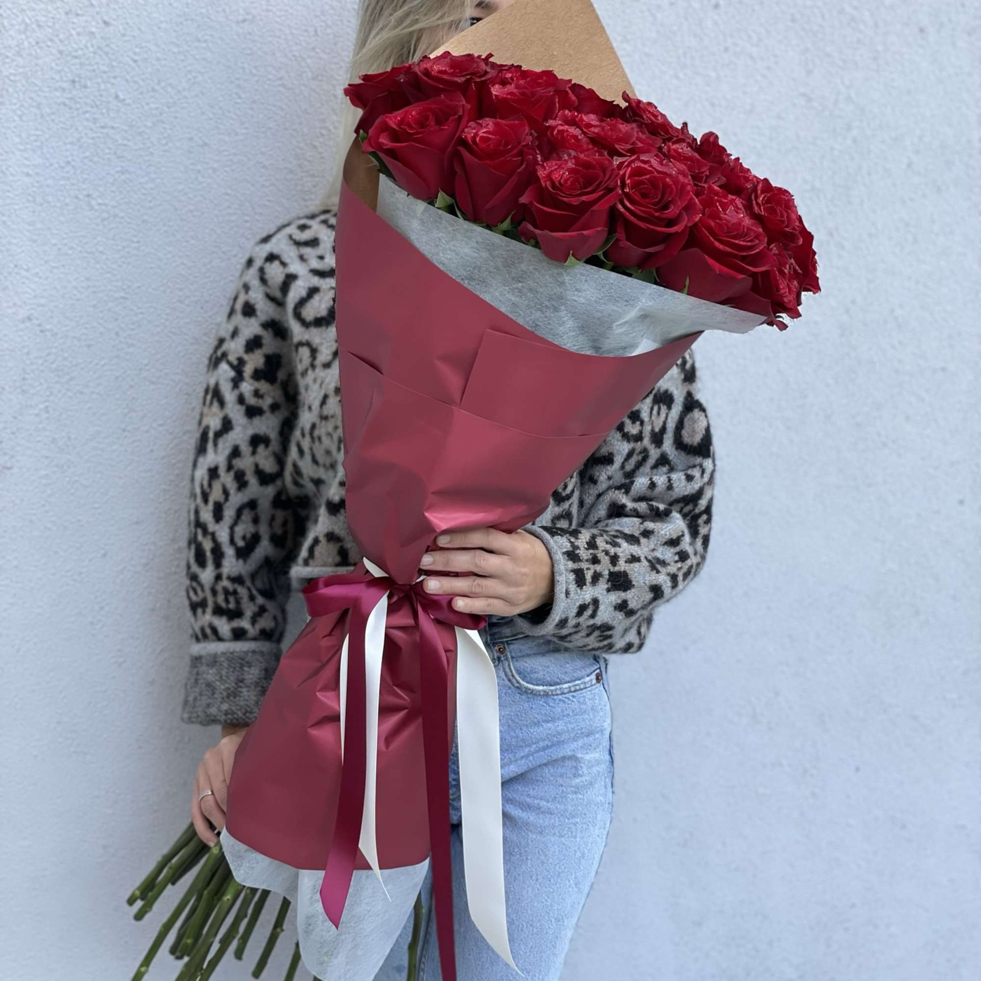 Stunning bouquet of gorgeous long stem red roses, photo 5 of 7