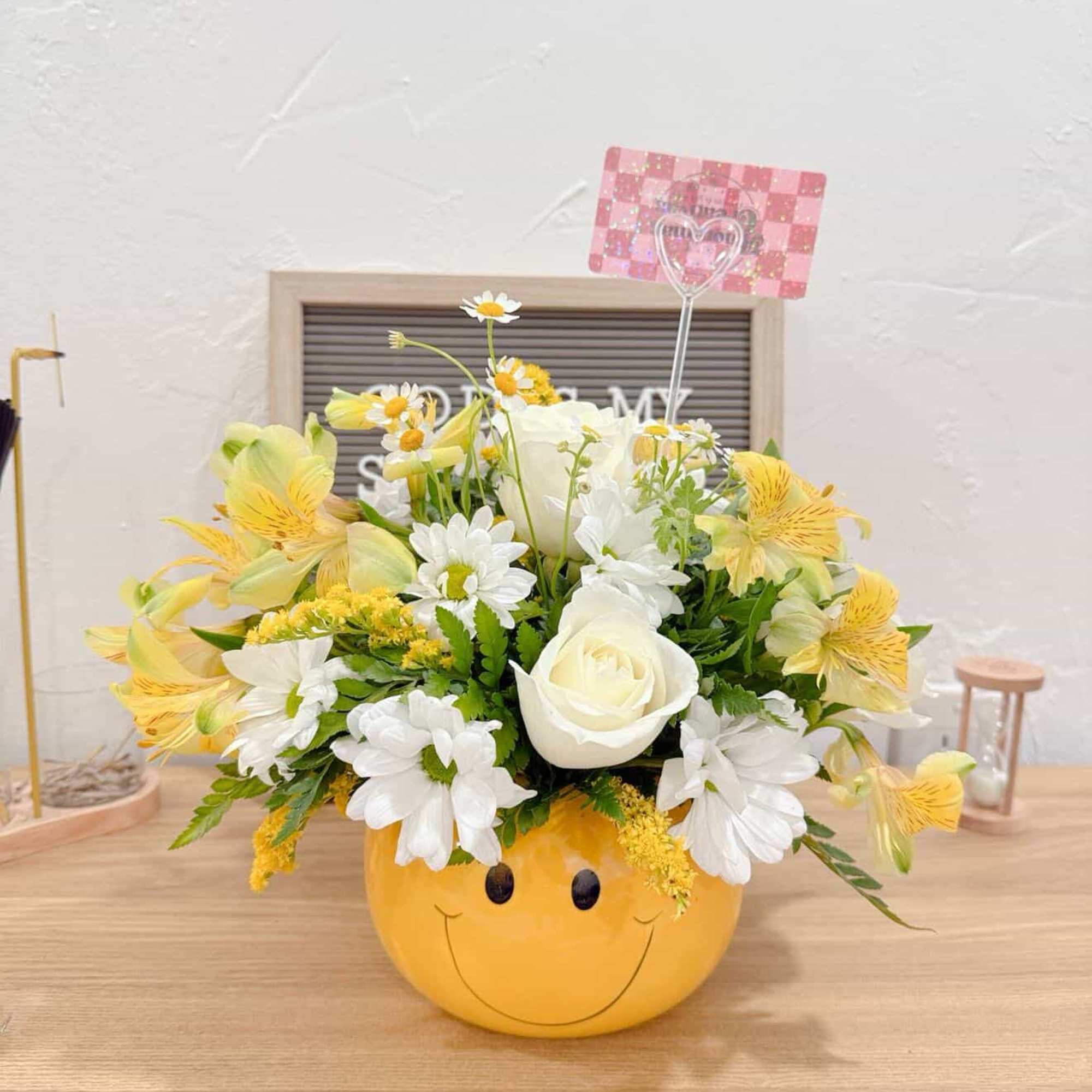  Smile Bouquet &ndash; A Gift That Brightens the Heart 

Bring joy