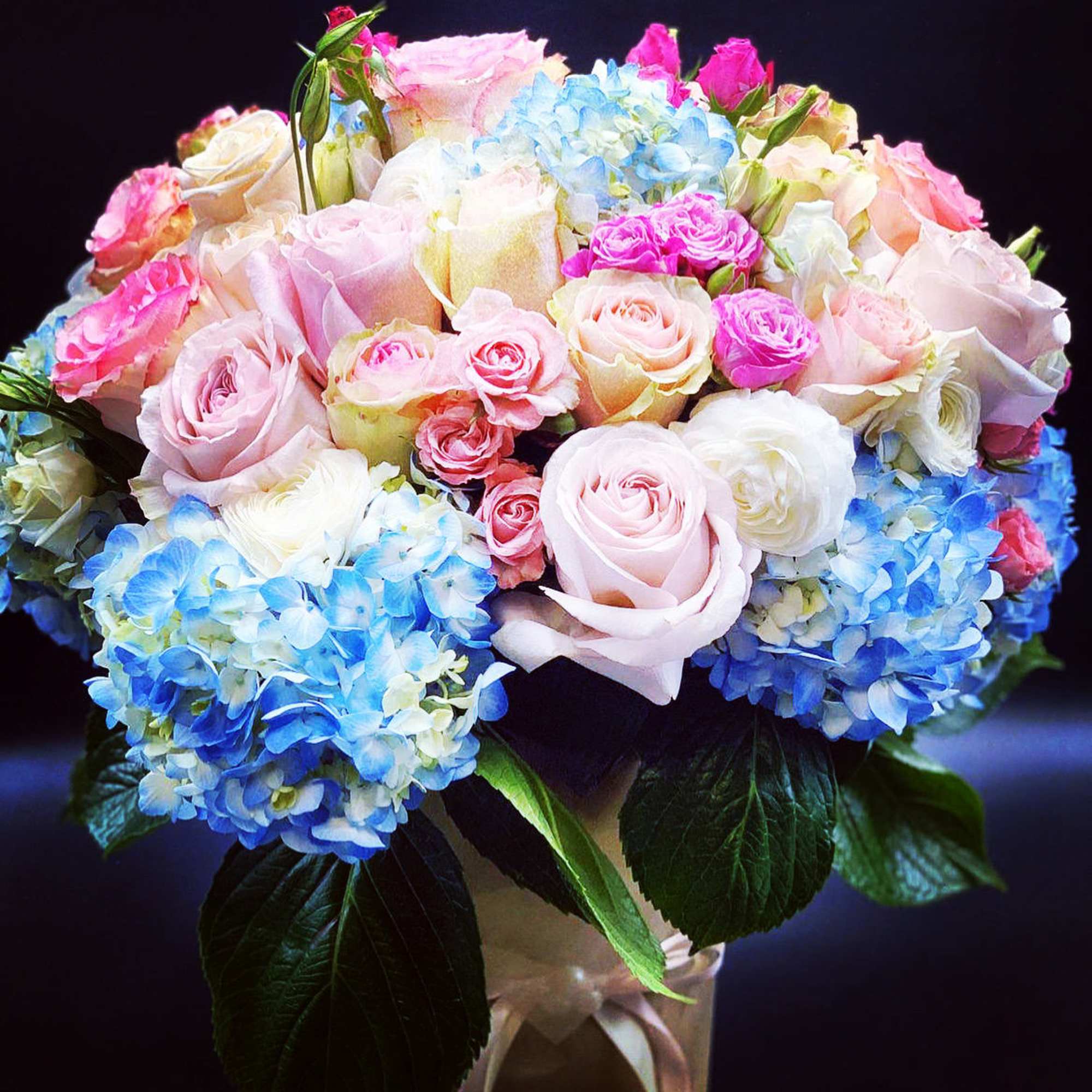 Make someone smile wider with a Papillon bouquet . Luxurious bouquet for
