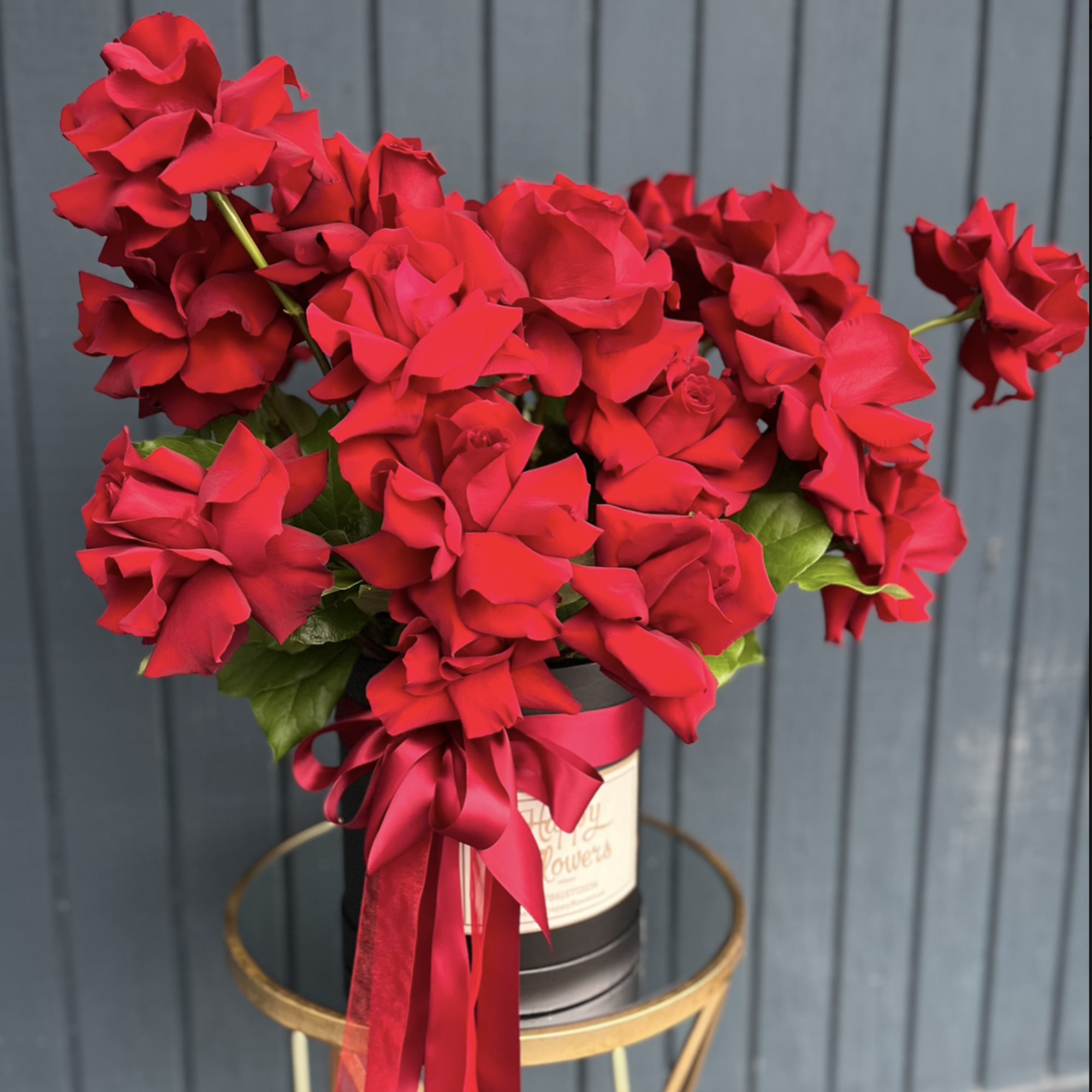 Fresh red roses in a box.

▪️ Delivery to their door
Each bouquet is
